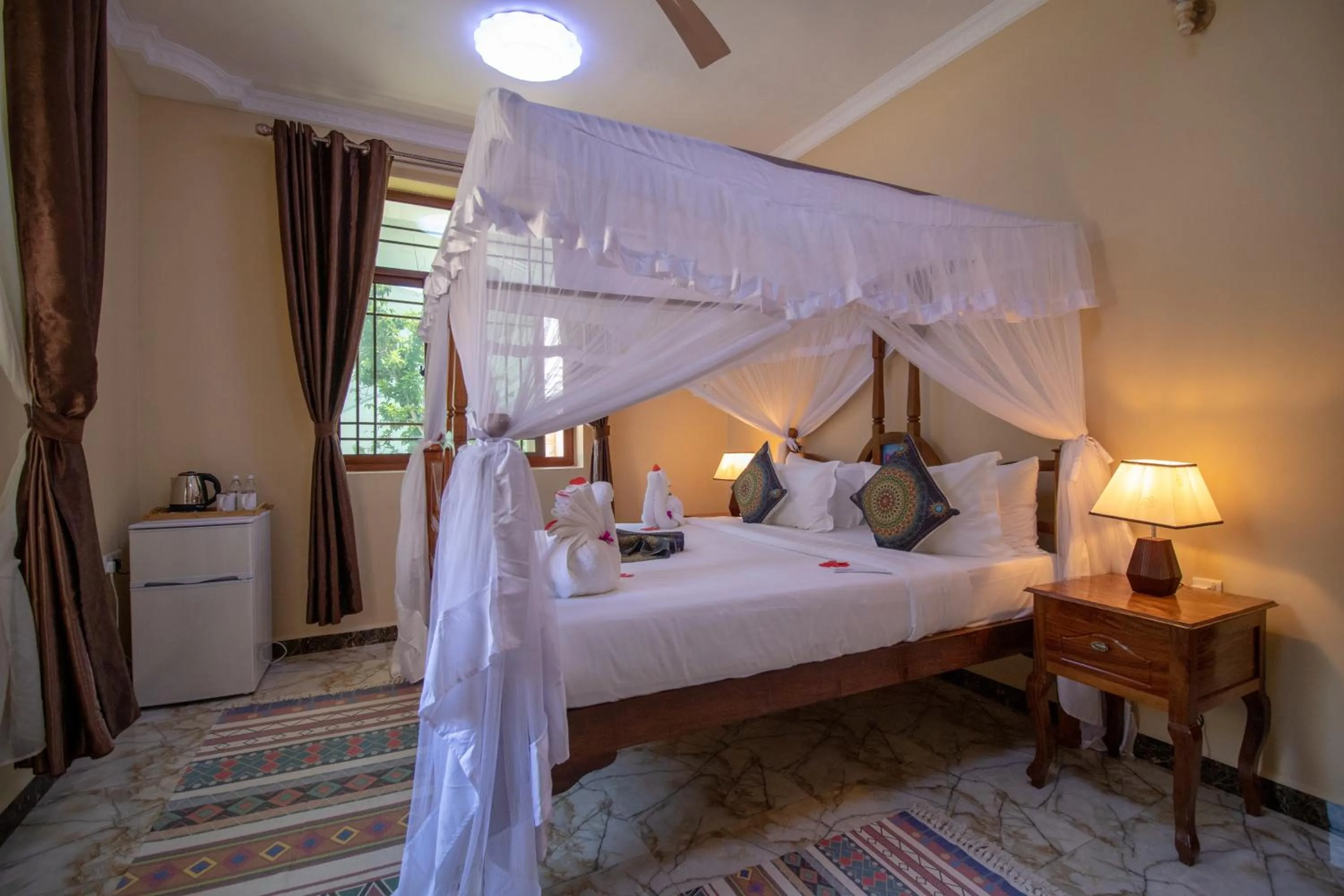 Bed in Sunny Palms Beach Bungalows