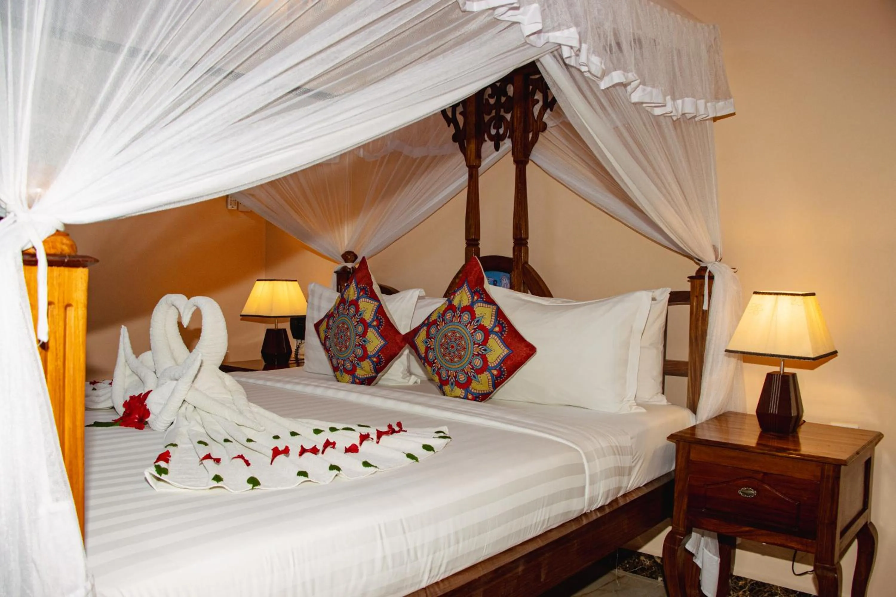 Bed in Sunny Palms Beach Bungalows