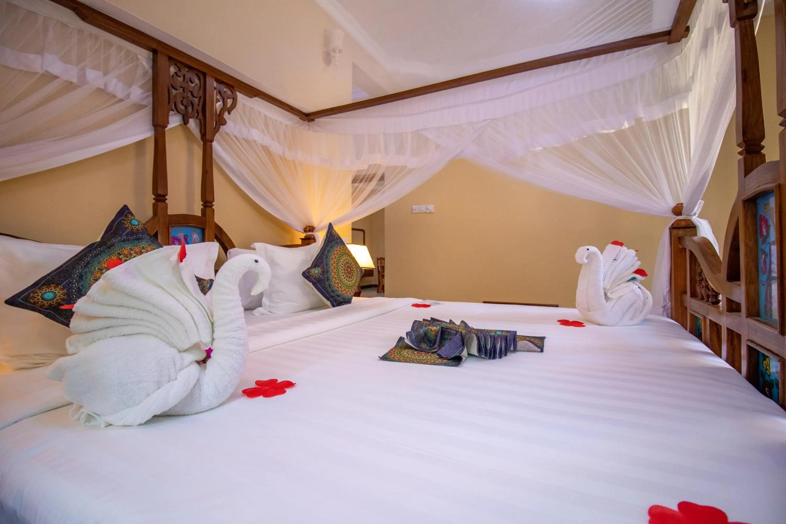 Bed in Sunny Palms Beach Bungalows