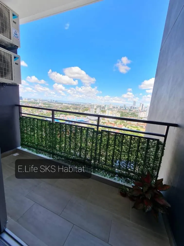 Balcony/Terrace in E Life SKS Habitat With WiFi Netflix