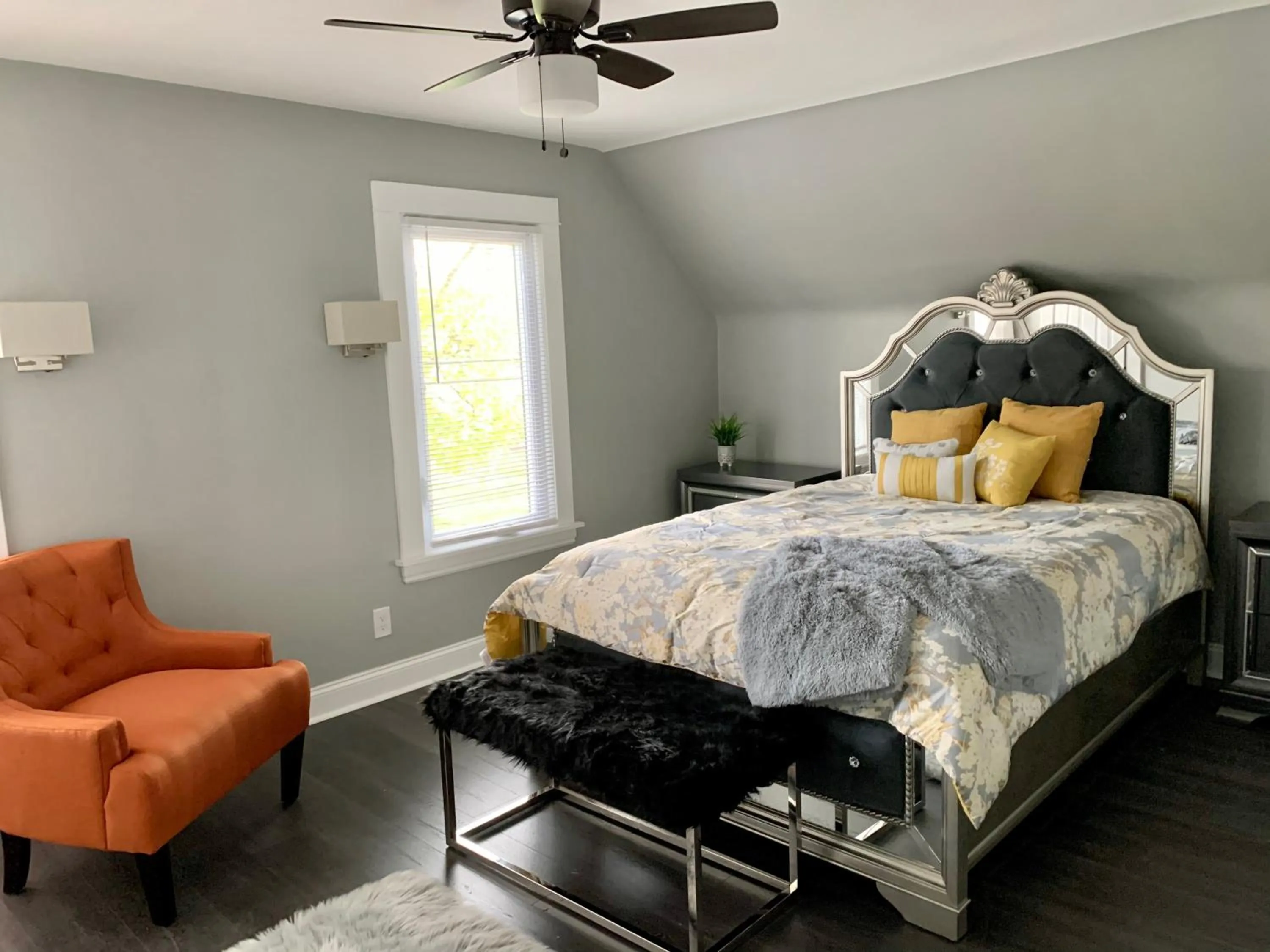 Bed in The Oakwood Cottage- With Private Yard & Parking, Minutes From Falls & Casino by Niagara Hospitality