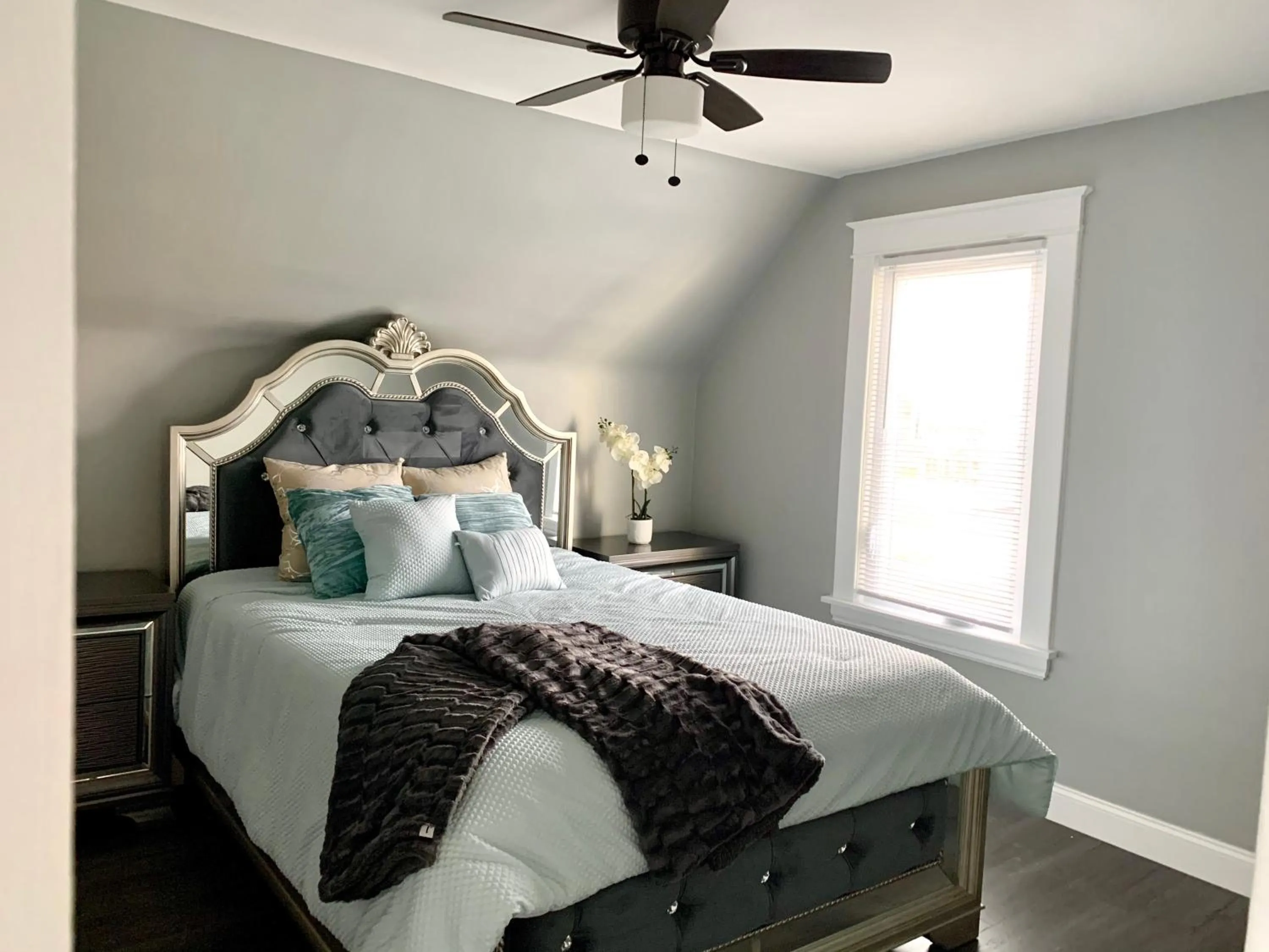 Bed in The Oakwood Cottage- With Private Yard & Parking, Minutes From Falls & Casino by Niagara Hospitality