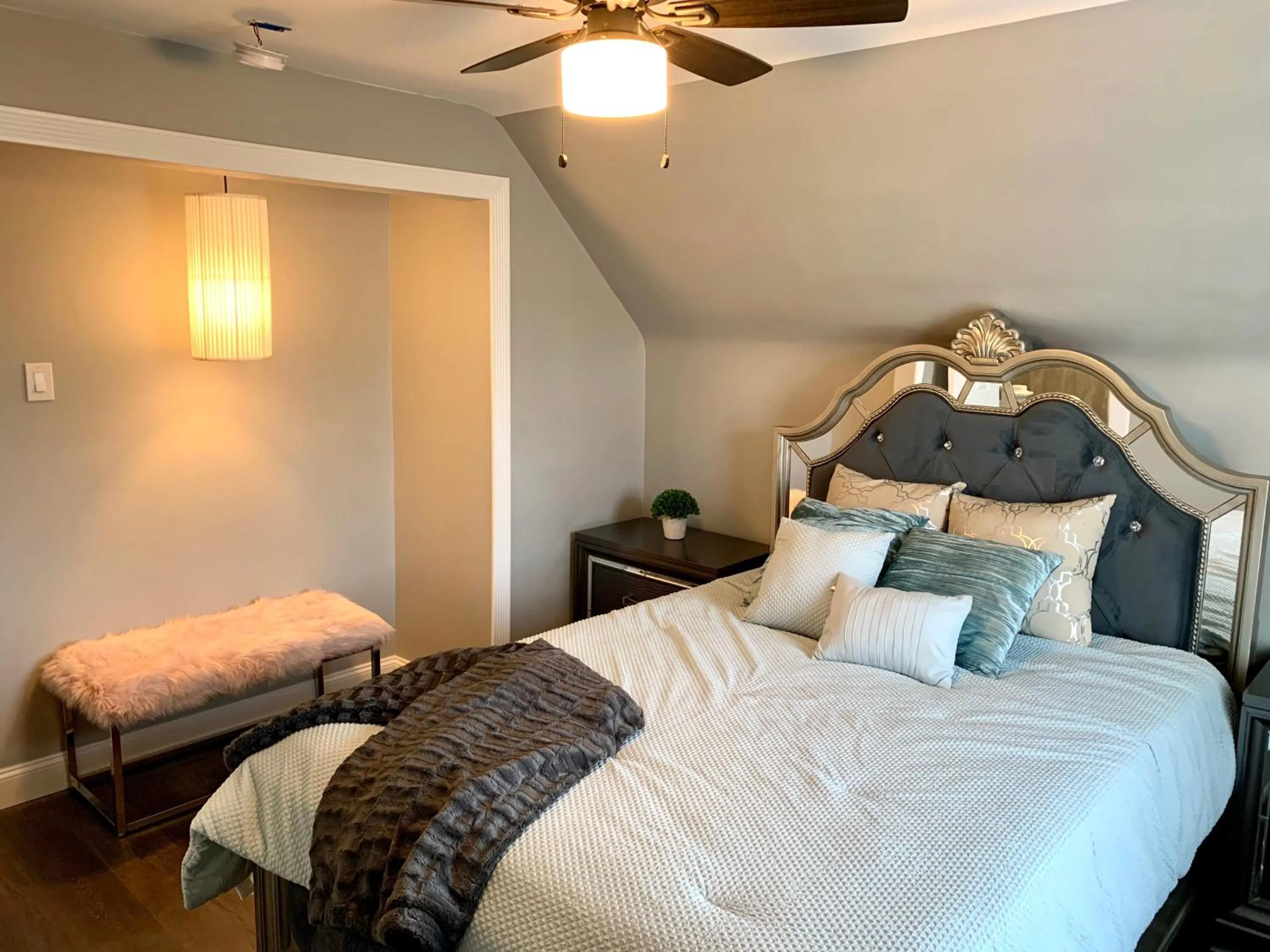 Bed in The Oakwood Cottage- With Private Yard & Parking, Minutes From Falls & Casino by Niagara Hospitality