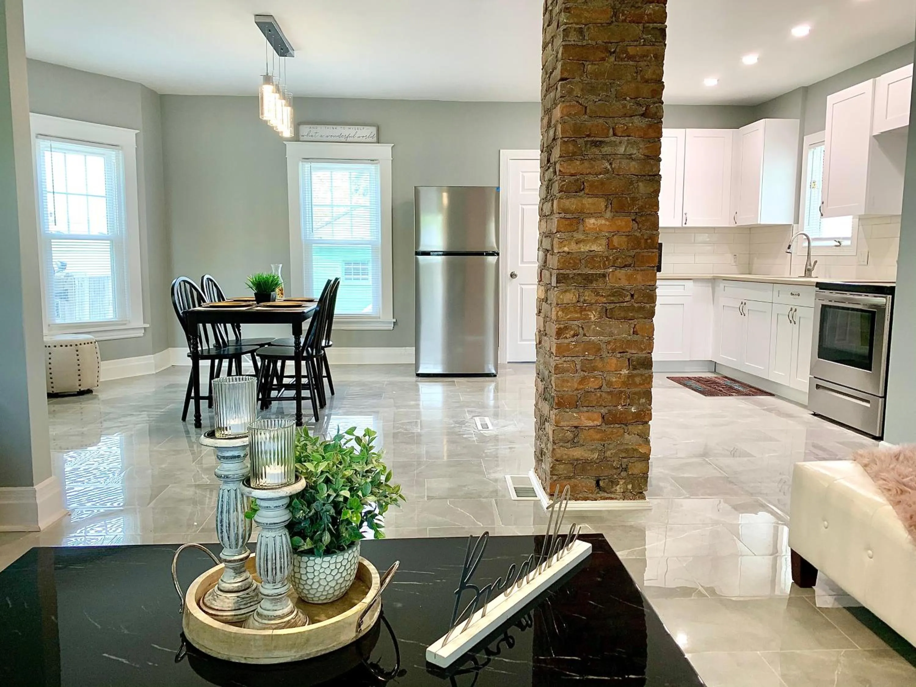 Kitchen or kitchenette in The Oakwood Cottage- With Private Yard & Parking, Minutes From Falls & Casino by Niagara Hospitality