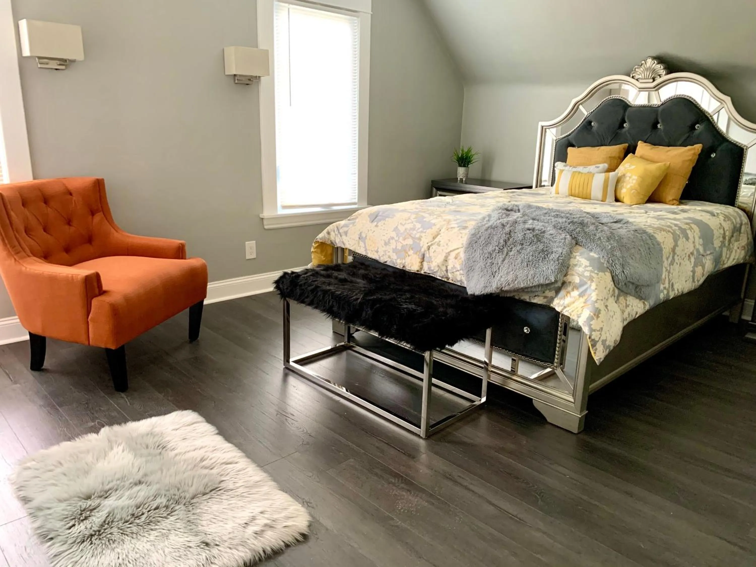 Bed in The Oakwood Cottage- With Private Yard & Parking, Minutes From Falls & Casino by Niagara Hospitality