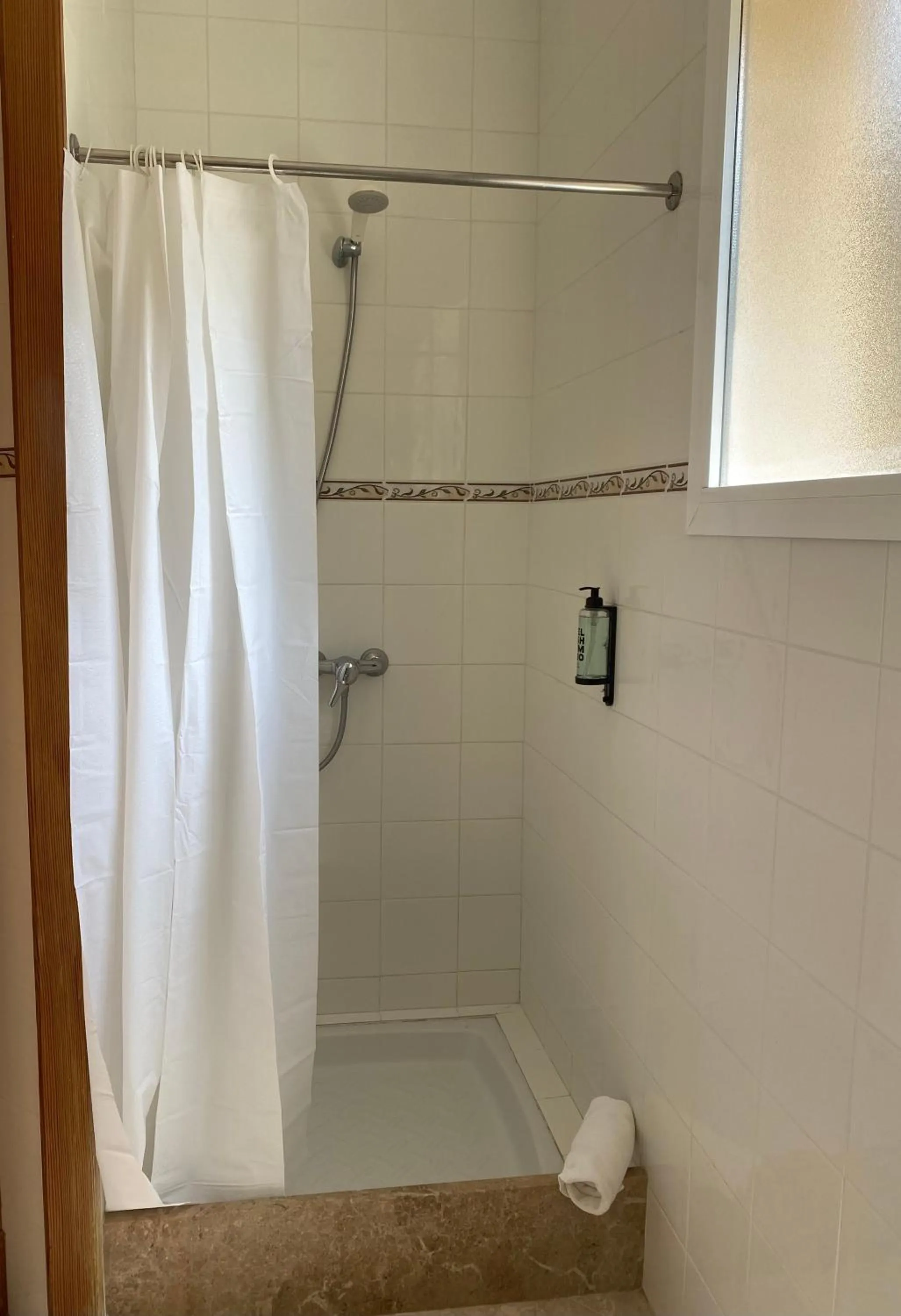 Shower in Hostal Palmaria