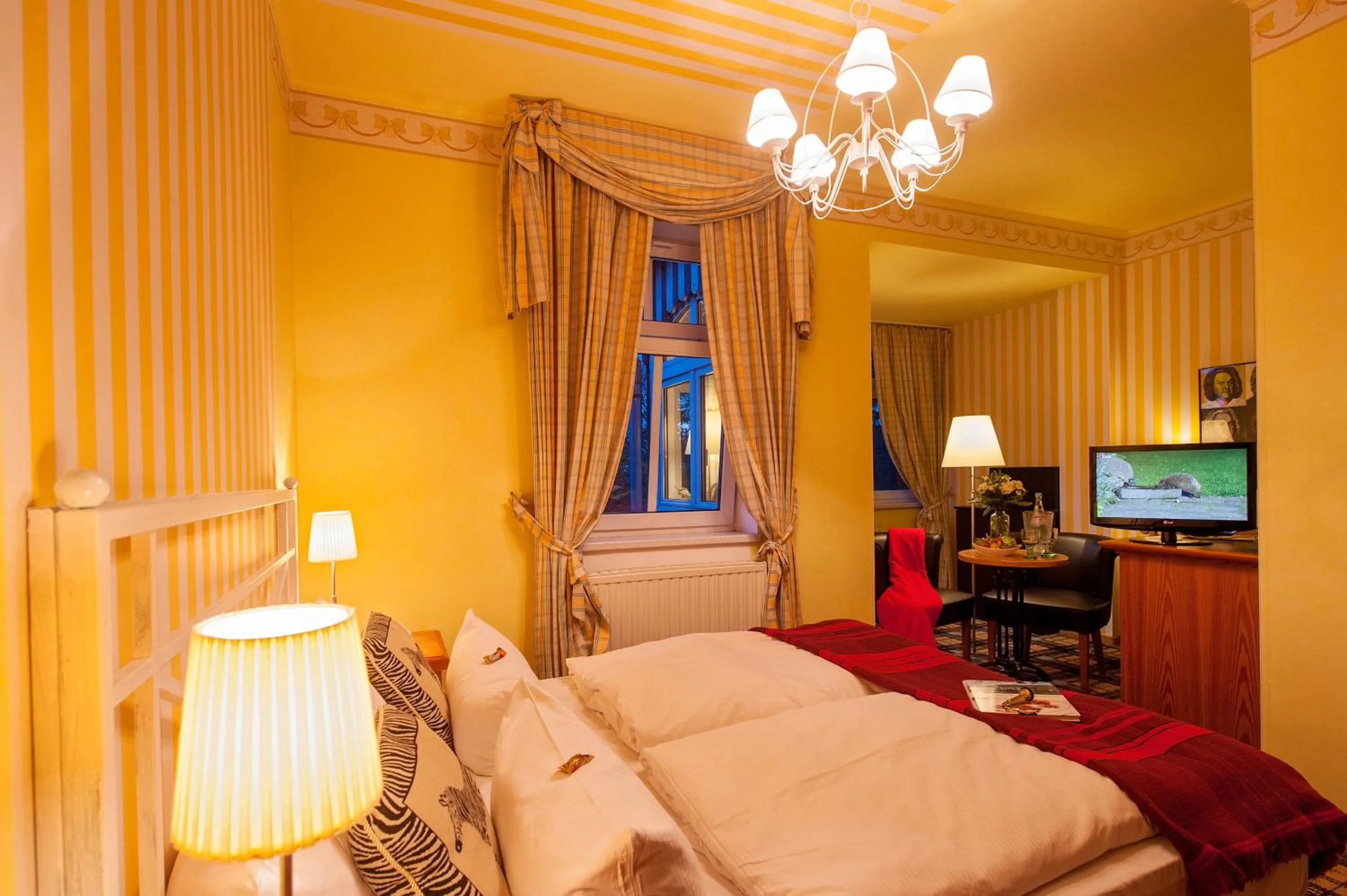 Photo of the whole room, Bed in Hotel Schieferhof - GlasLUST