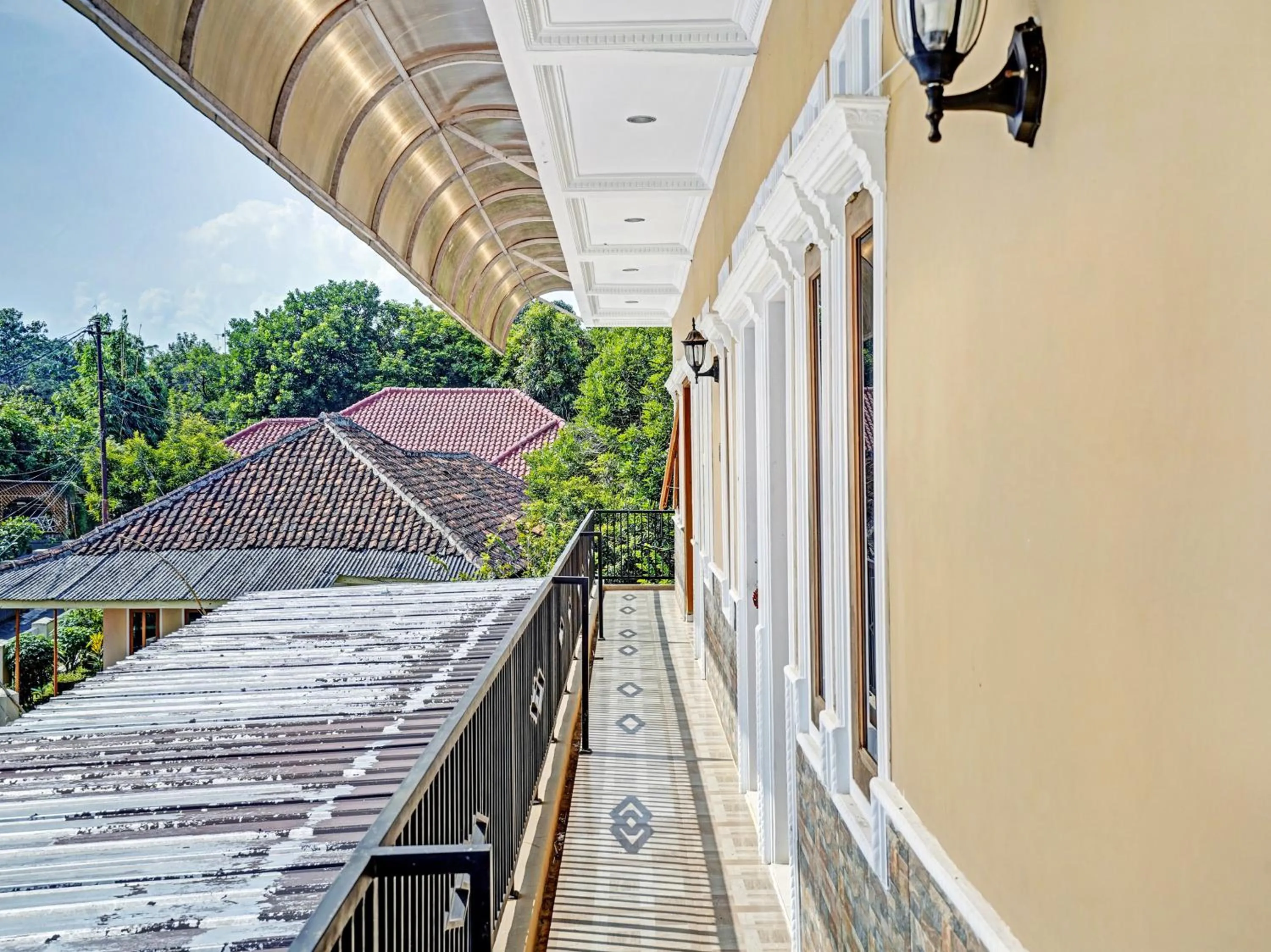 Balcony/Terrace in OYO 90416 Wisma Wayang Ajen Syariah