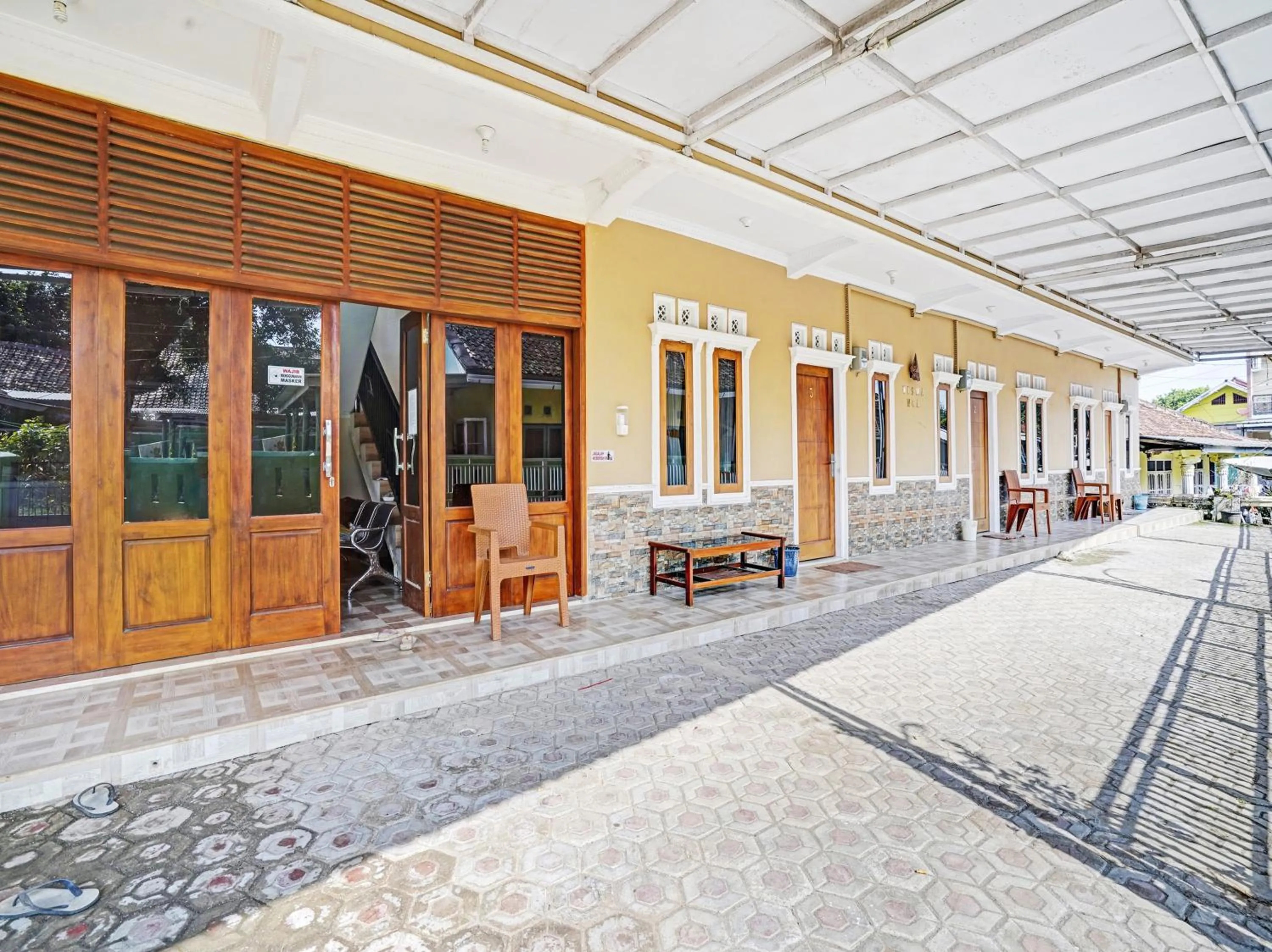 Patio in OYO 90416 Wisma Wayang Ajen Syariah