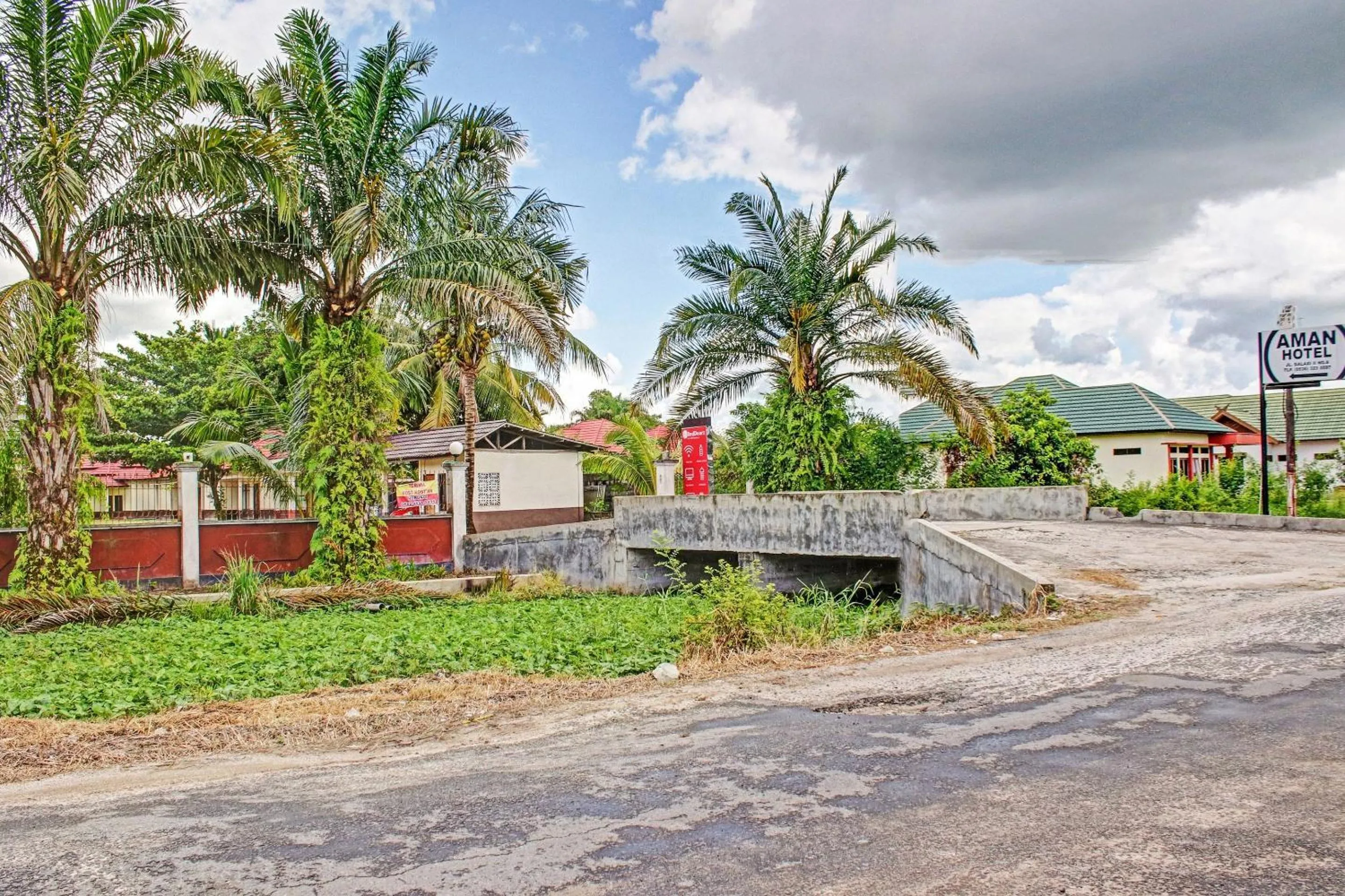 Facade/entrance in Hotel O Aman
