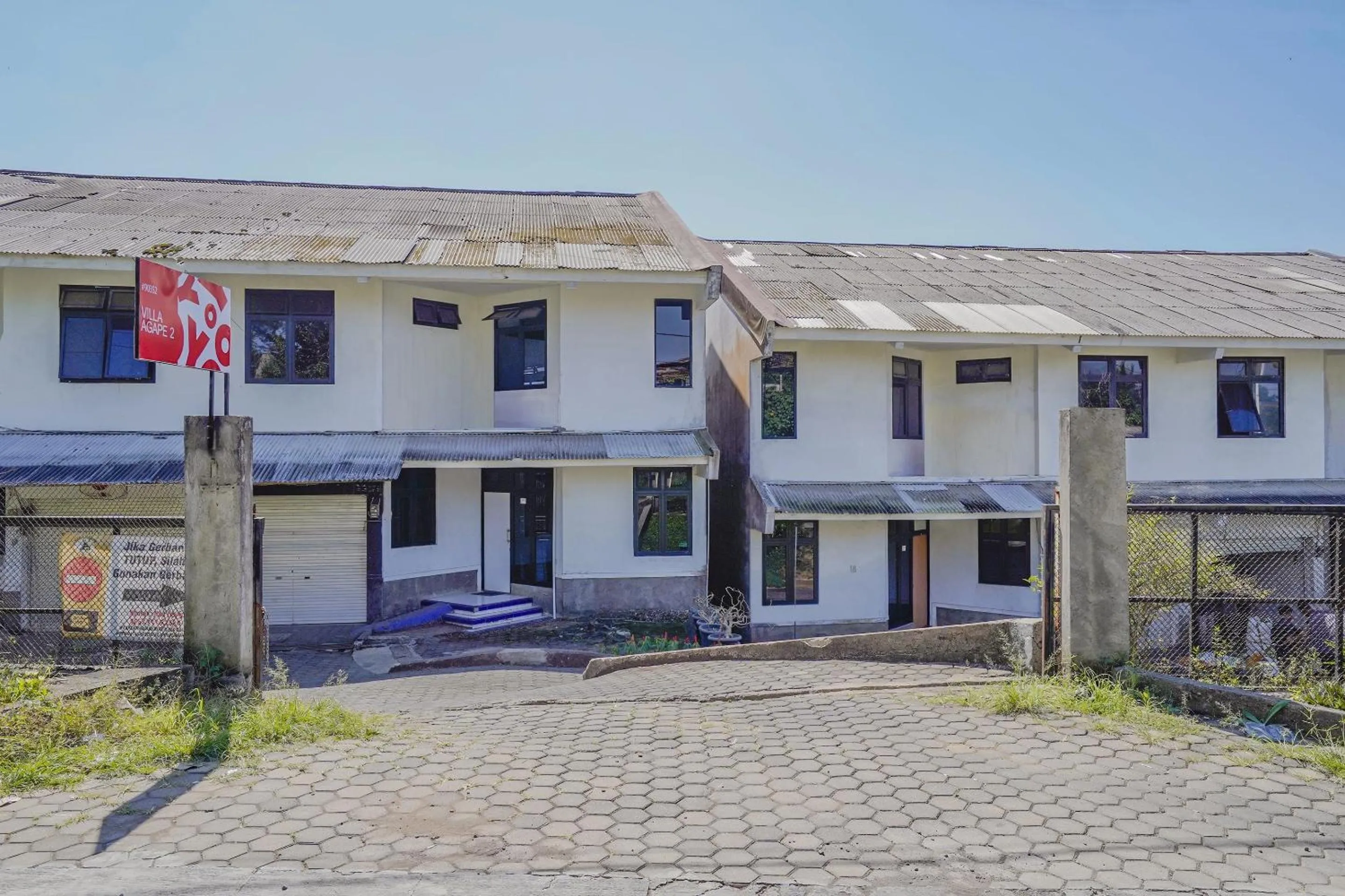 Facade/entrance in OYO 90352 Villa Agape 2