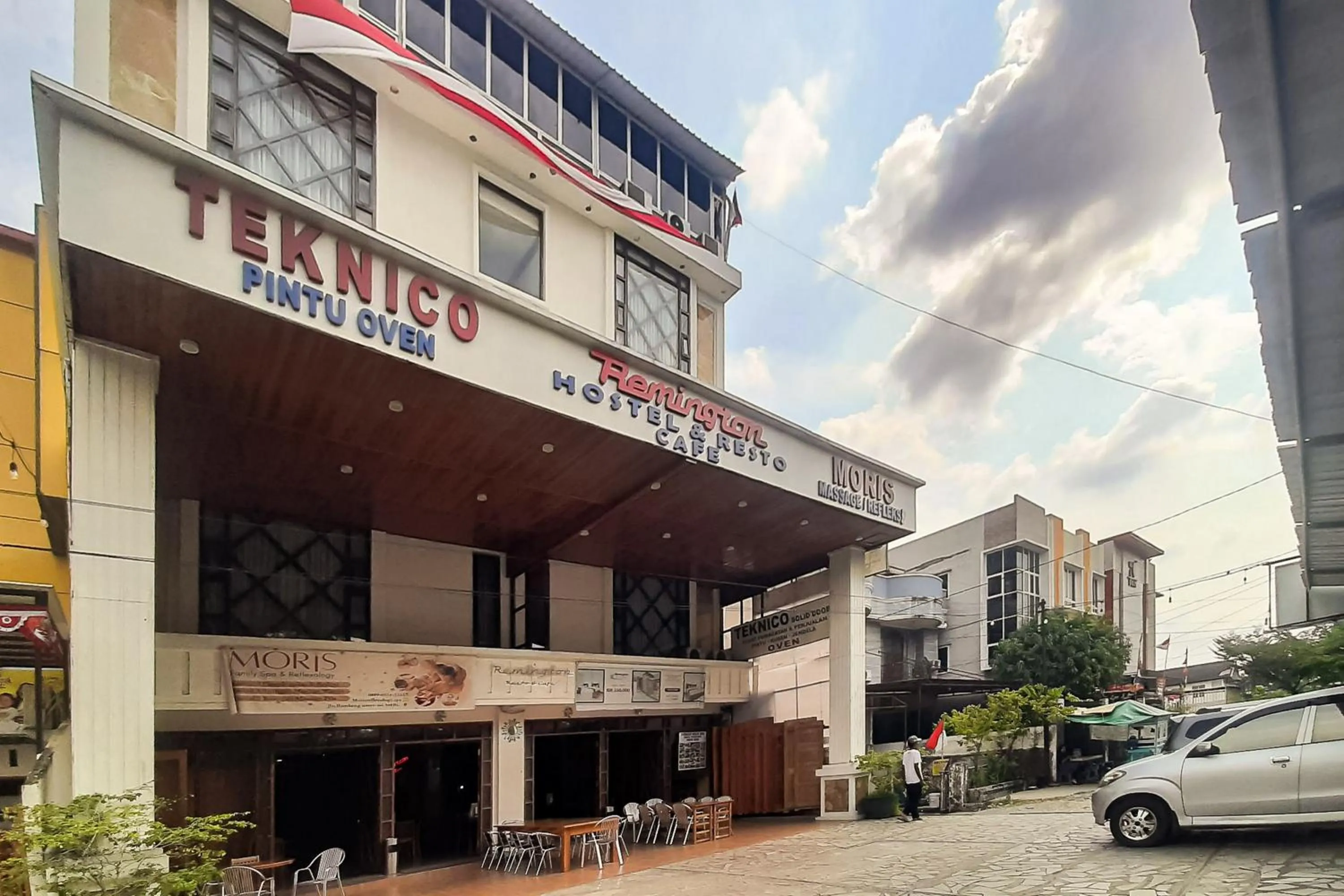 Facade/entrance in Urbanview Remington Hotel By RedDoorz Palembang