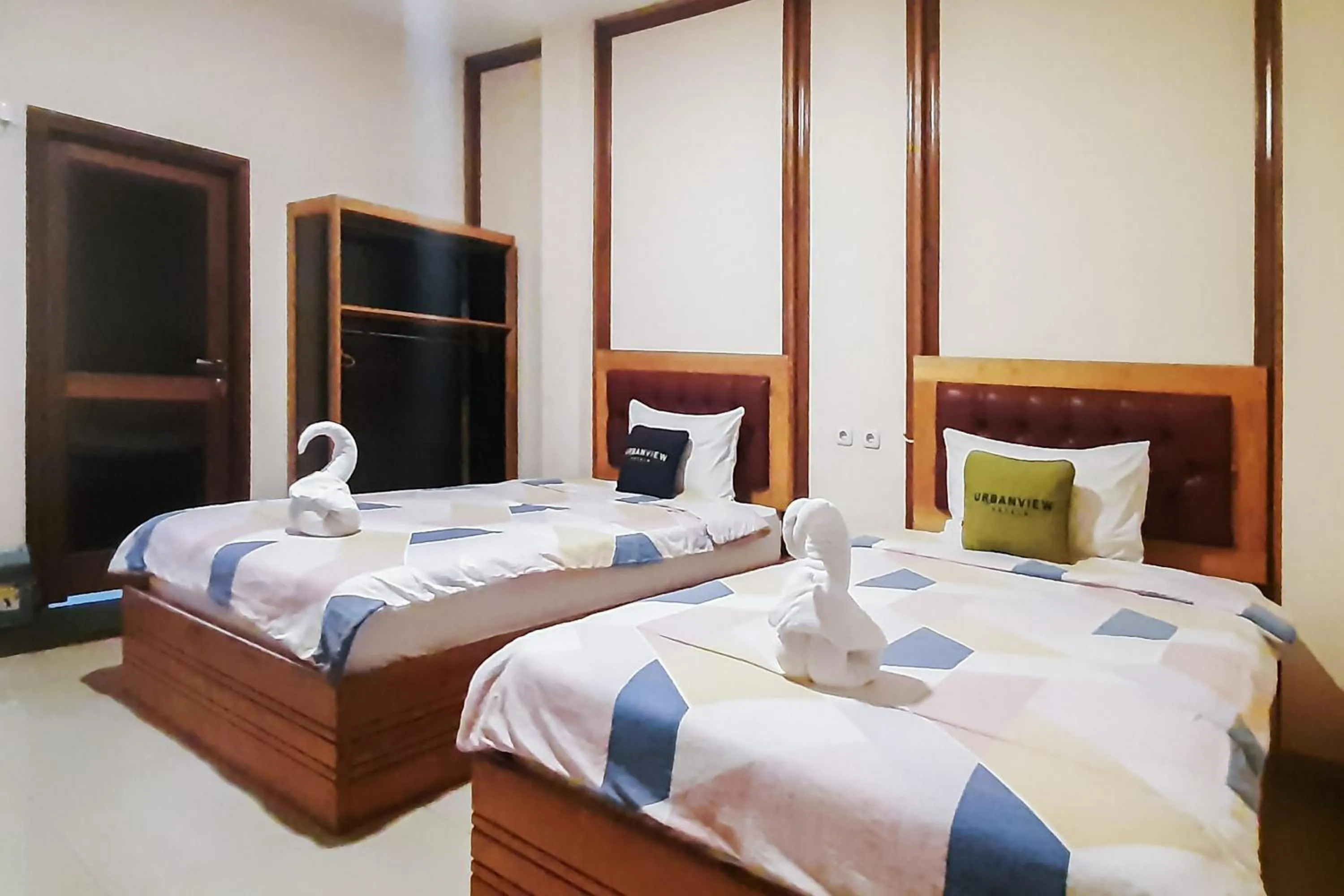 Bedroom, Bed in Urbanview Remington Hotel By RedDoorz Palembang