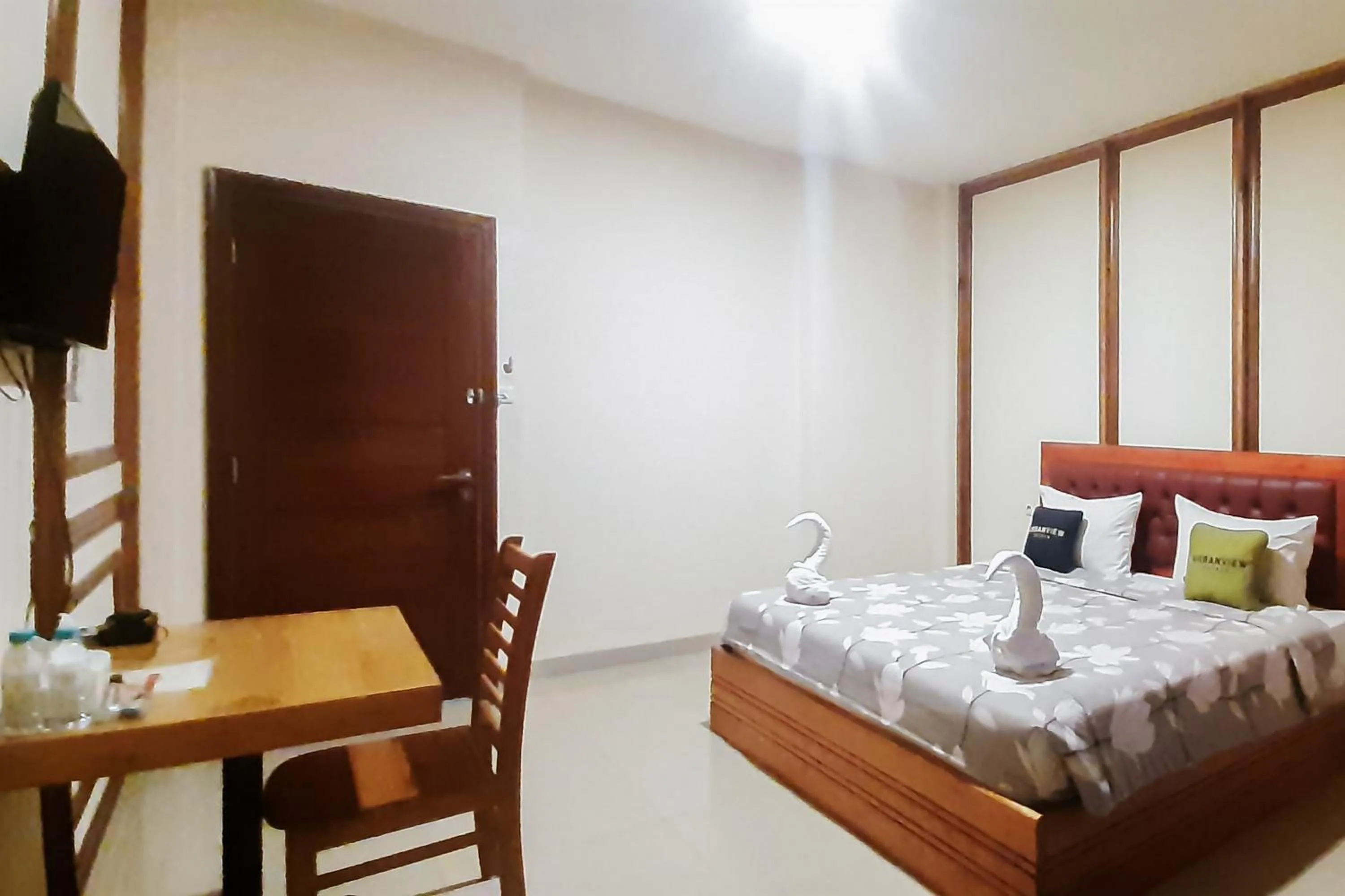 Bedroom, Bed in Urbanview Remington Hotel By RedDoorz Palembang