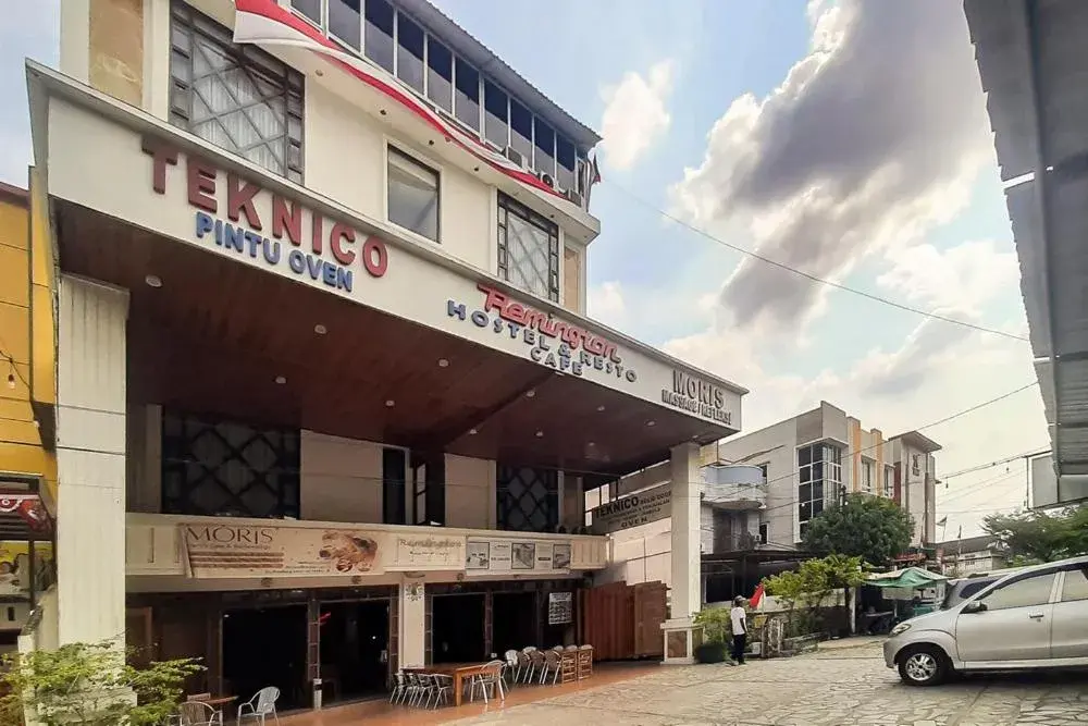 Facade/entrance in Urbanview Remington Hotel By RedDoorz Palembang Facade/entrance in Urbanview Remington Hotel By RedDoorz Palembang