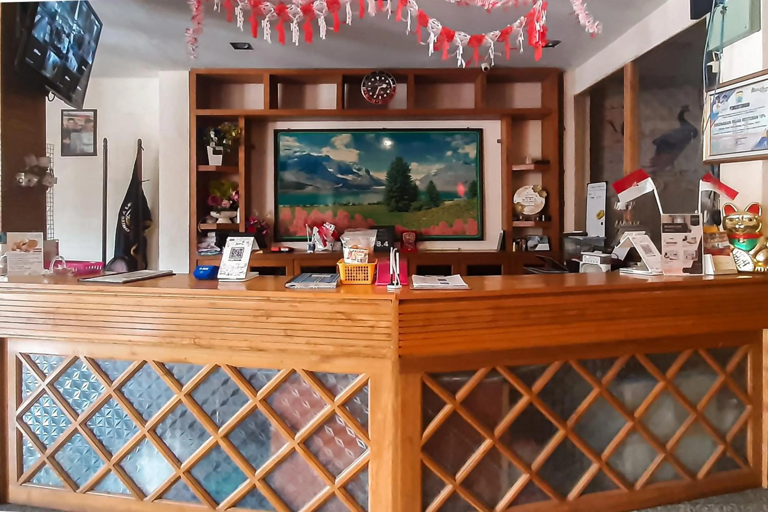 Lobby or reception in Urbanview Remington Hotel Palembang By RedDoorz