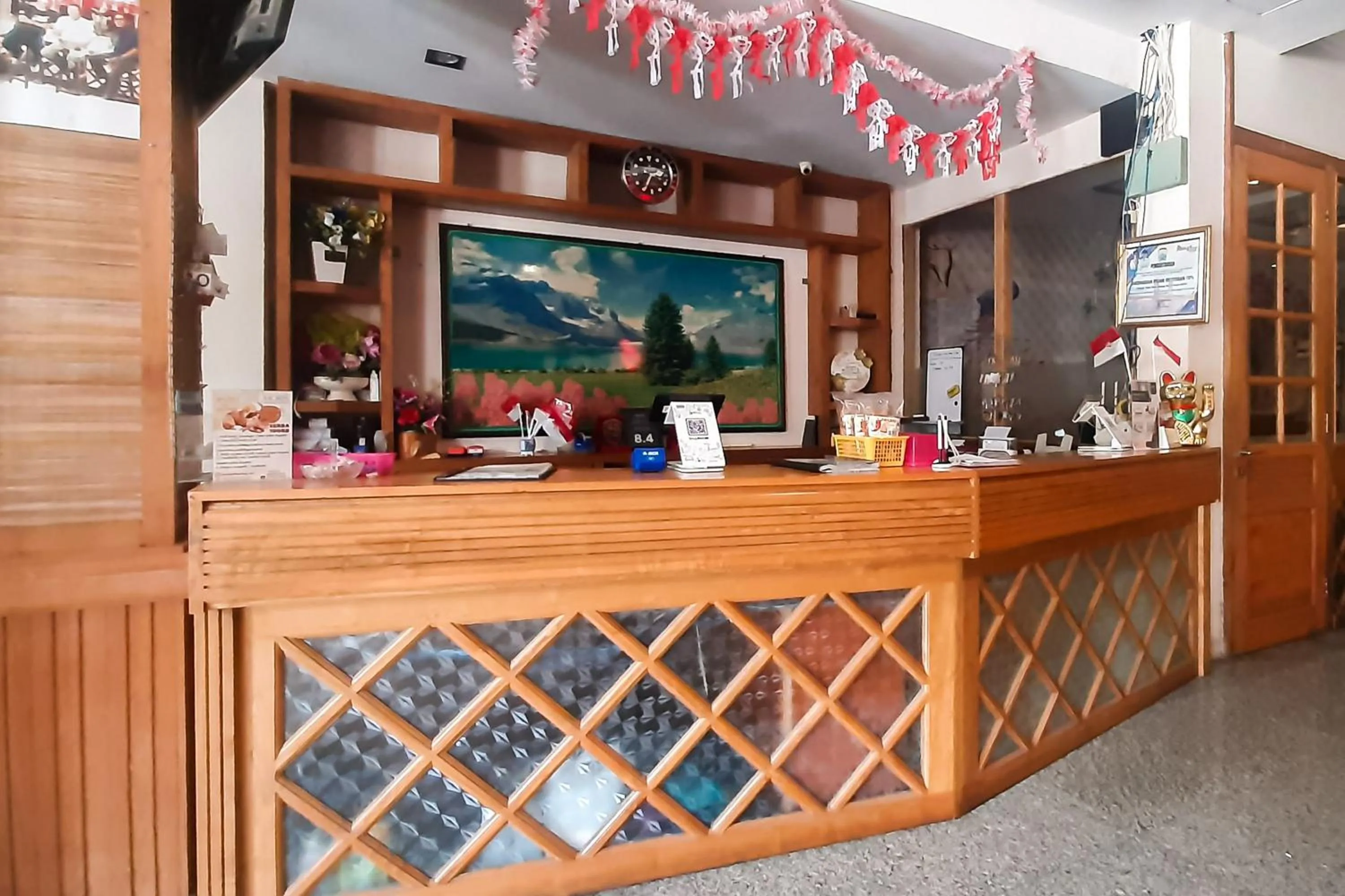 Lobby or reception in Urbanview Remington Hotel Palembang By RedDoorz