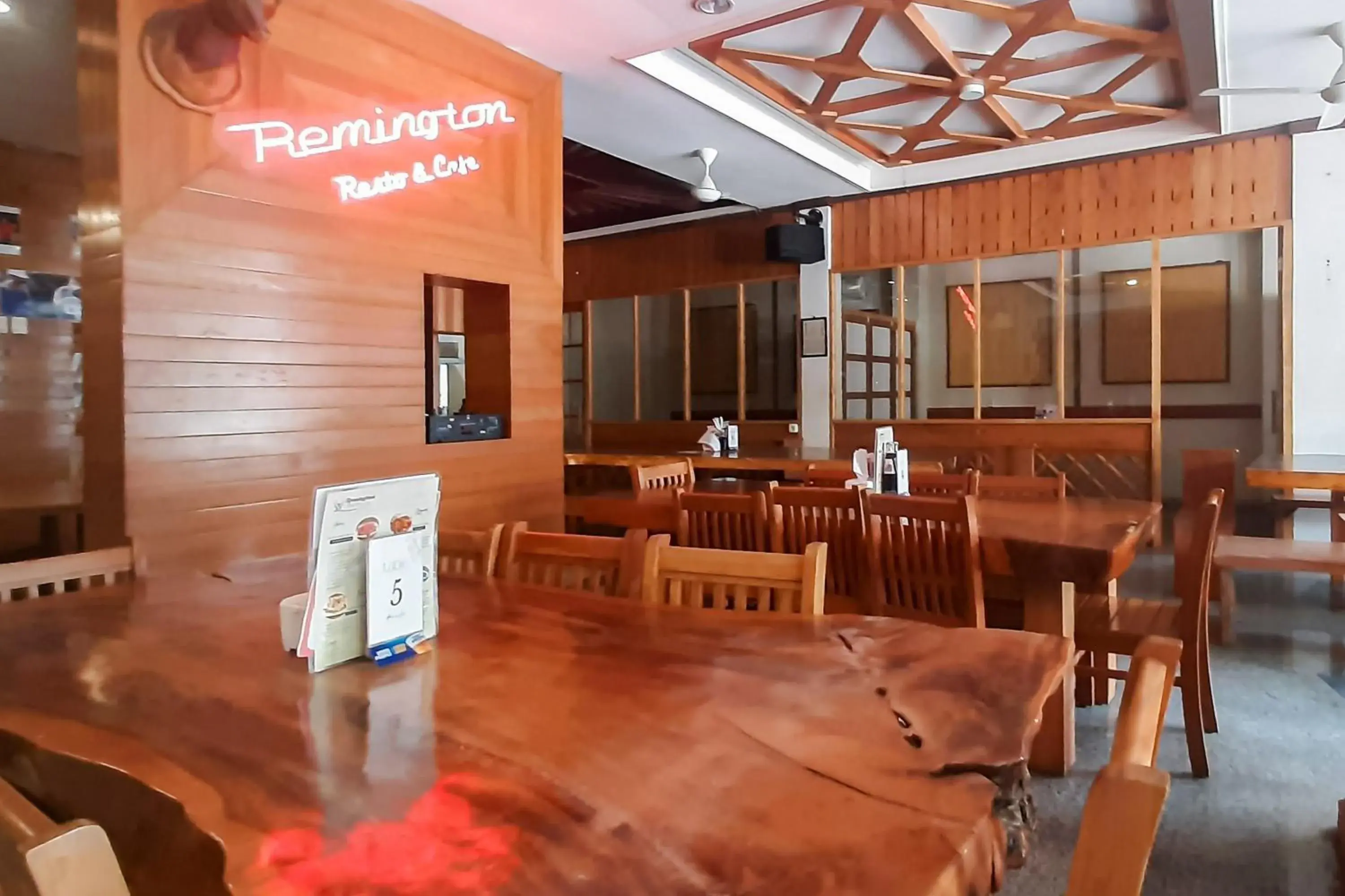 Restaurant/places to eat in Urbanview Remington Hotel By RedDoorz Palembang Restaurant/places to eat in Urbanview Remington Hotel By RedDoorz Palembang