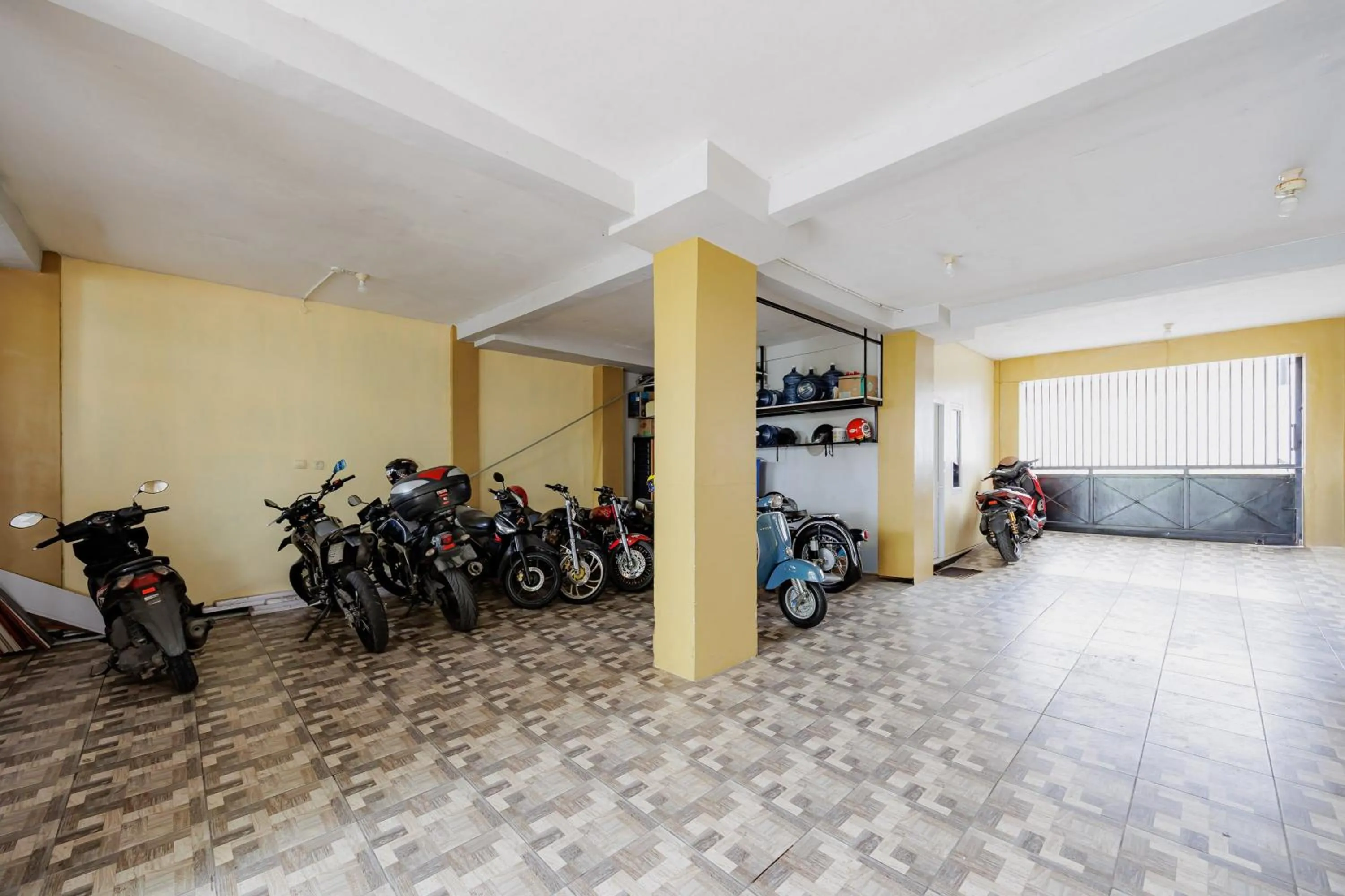 RedDoorz near Jalan Adi Sucipto Solo