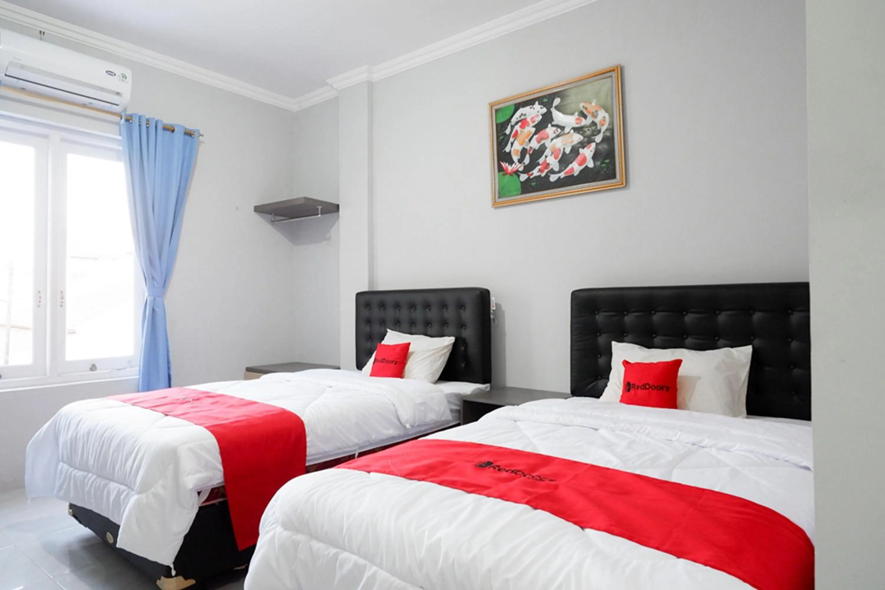 Bedroom, Bed in RedDoorz near Jalan Adi Sucipto Solo