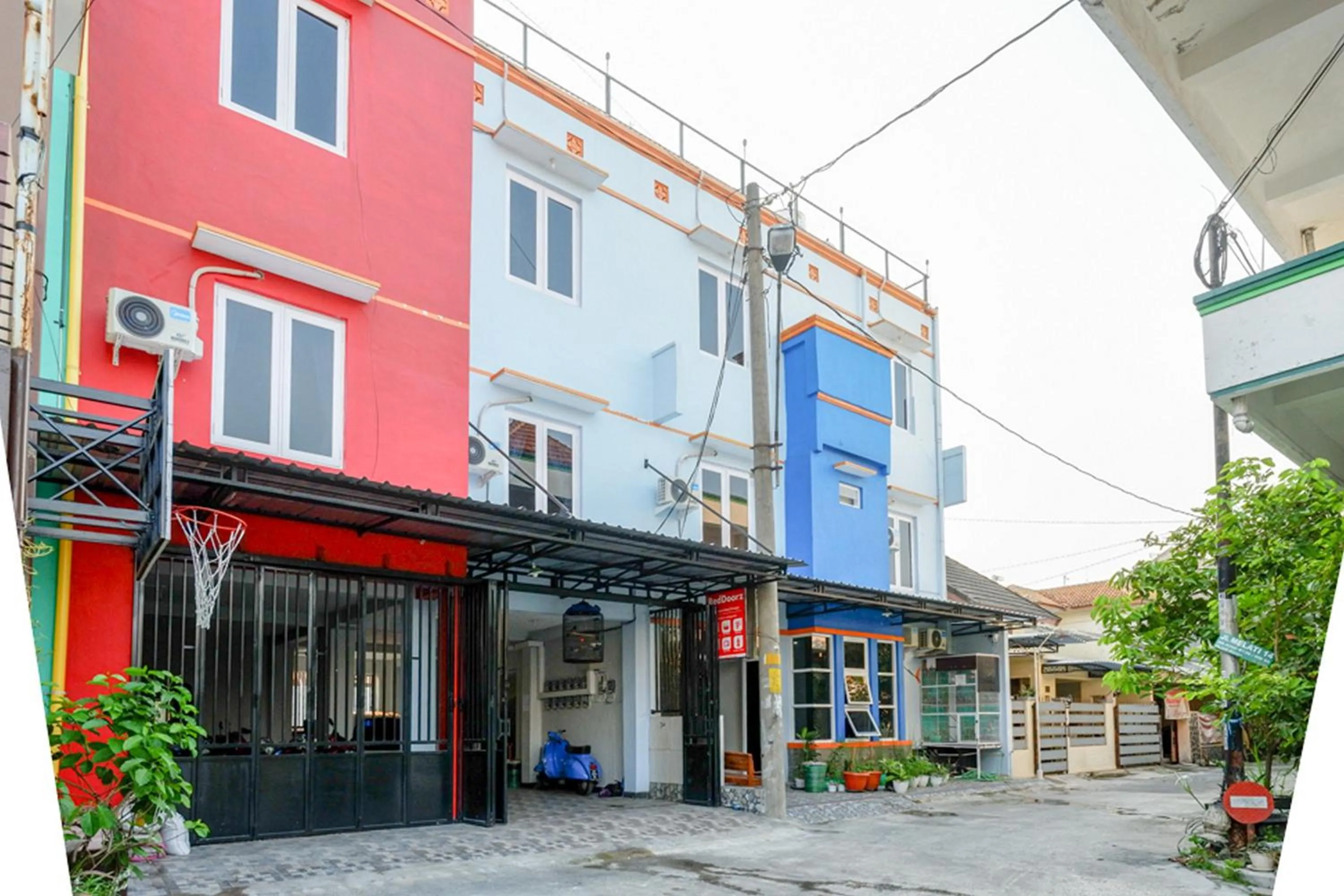 Property building in RedDoorz near Jalan Adi Sucipto Solo