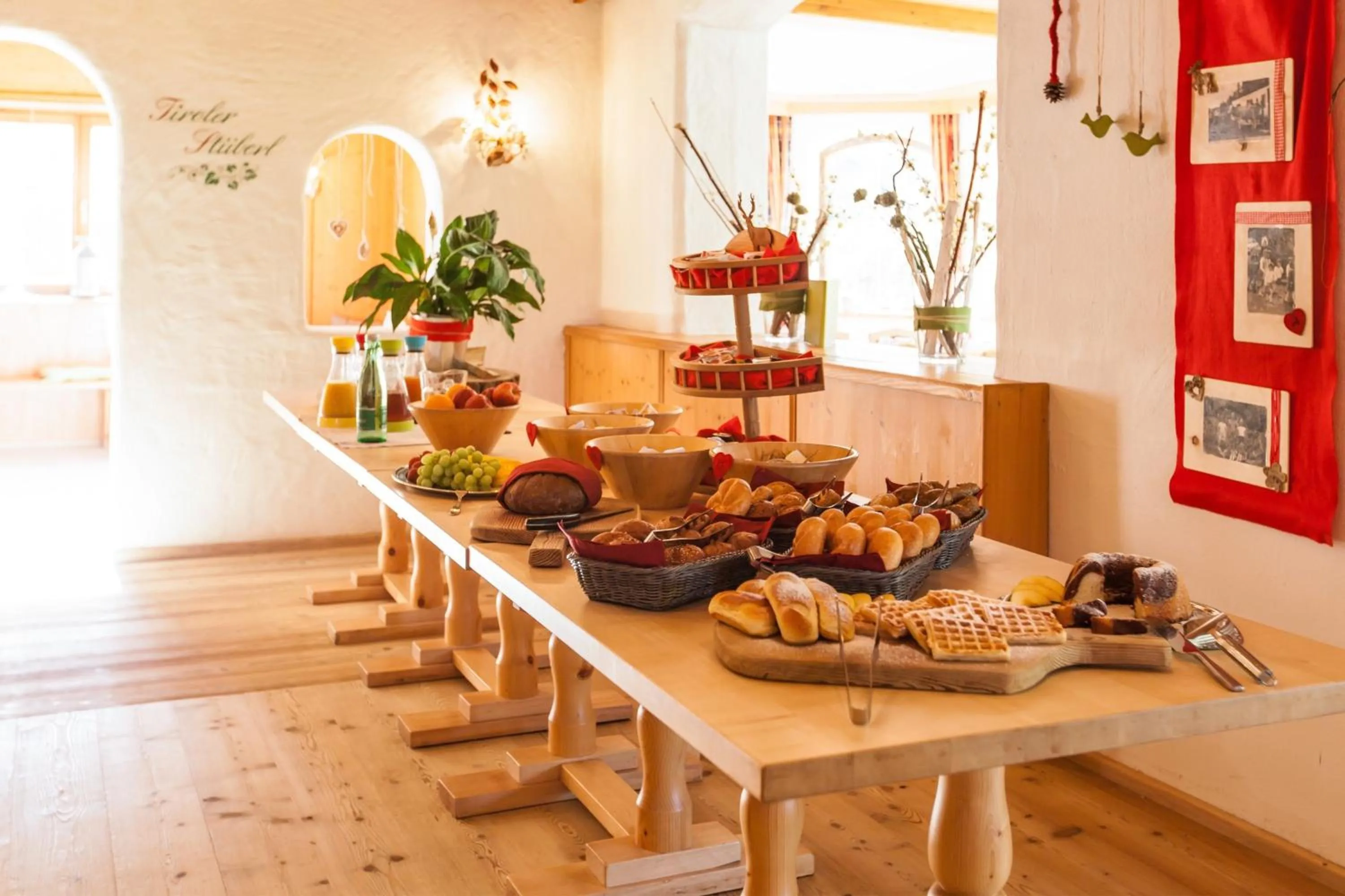 Buffet breakfast in Hotel Frohnatur