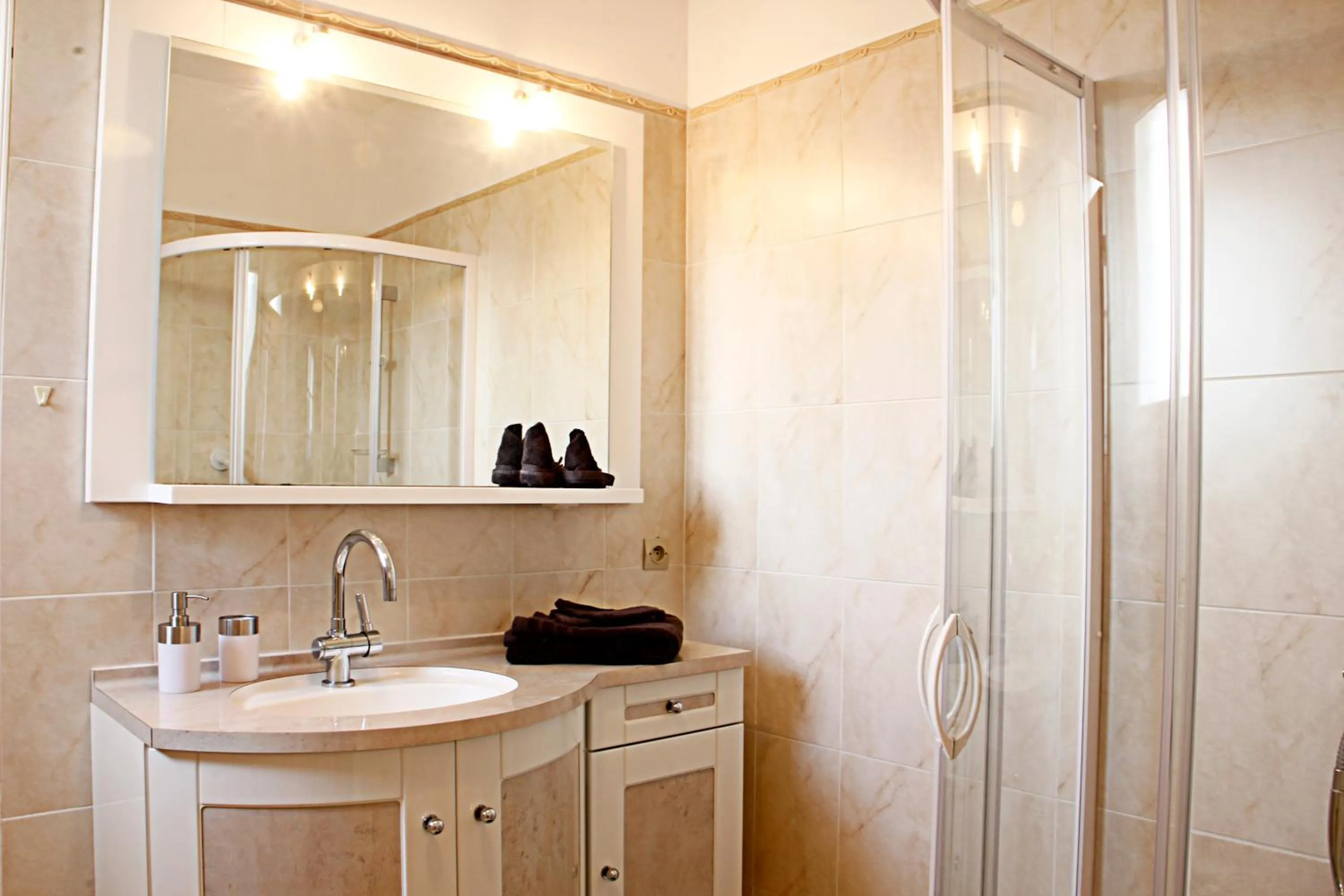 Bathroom in LA VEUZAINE