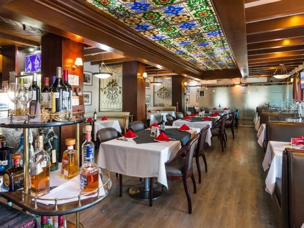 Restaurant/places to eat in Capital Urban By Balderrama Hotel Collection