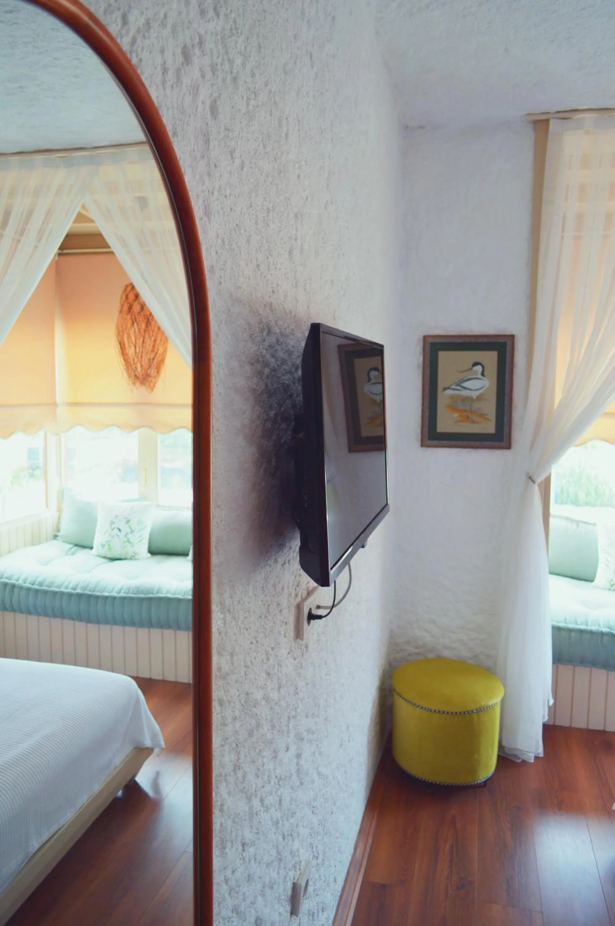 Seating area, Bed in Rijeka Alaçatı