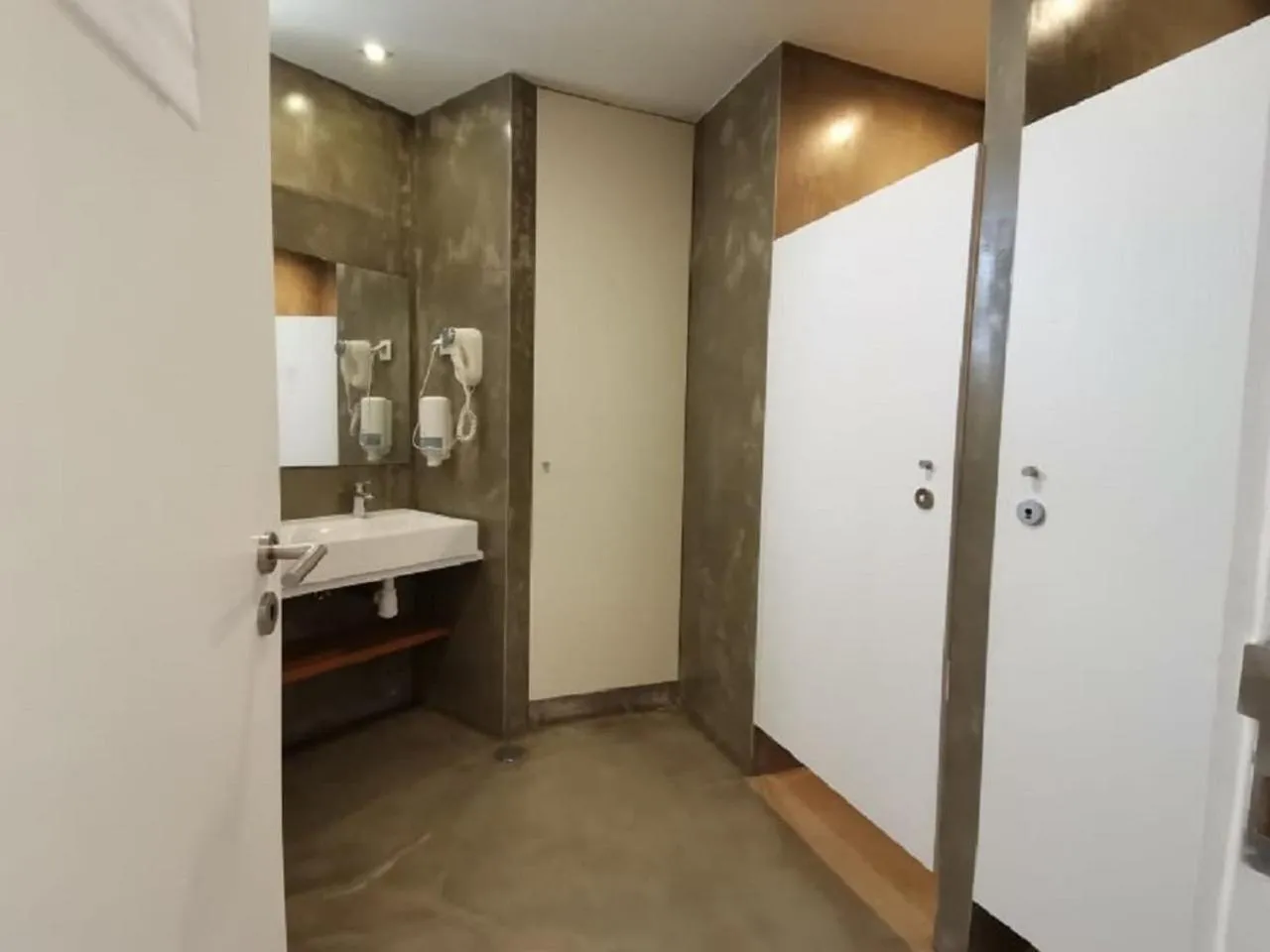 Toilet in RA PARAISO