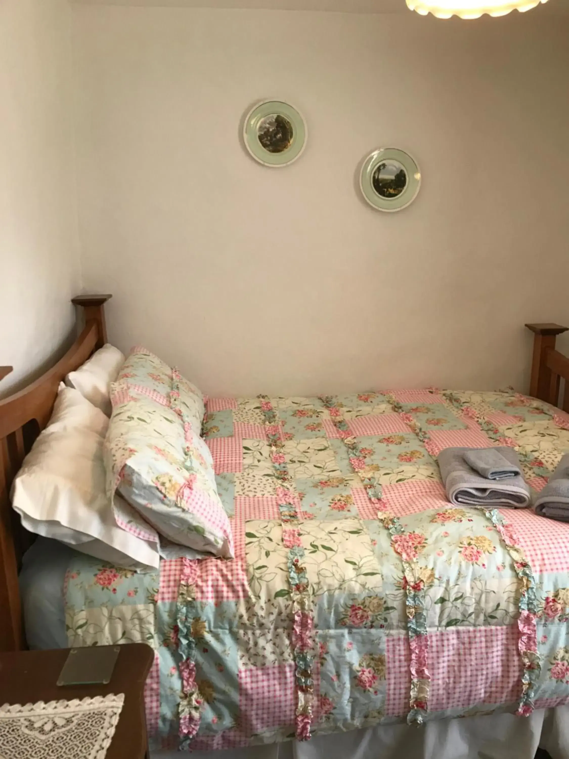 Budget Double Room - single occupancy in Tophouse Historical Inn Bed and breakfast Budget Double Room - single occupancy in Tophouse Historical Inn Bed and breakfast