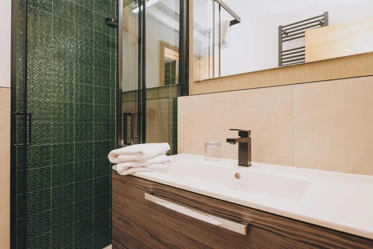 Shower in Hotel Gasthof Mitteregger - BEST PLACE in town with summercard included