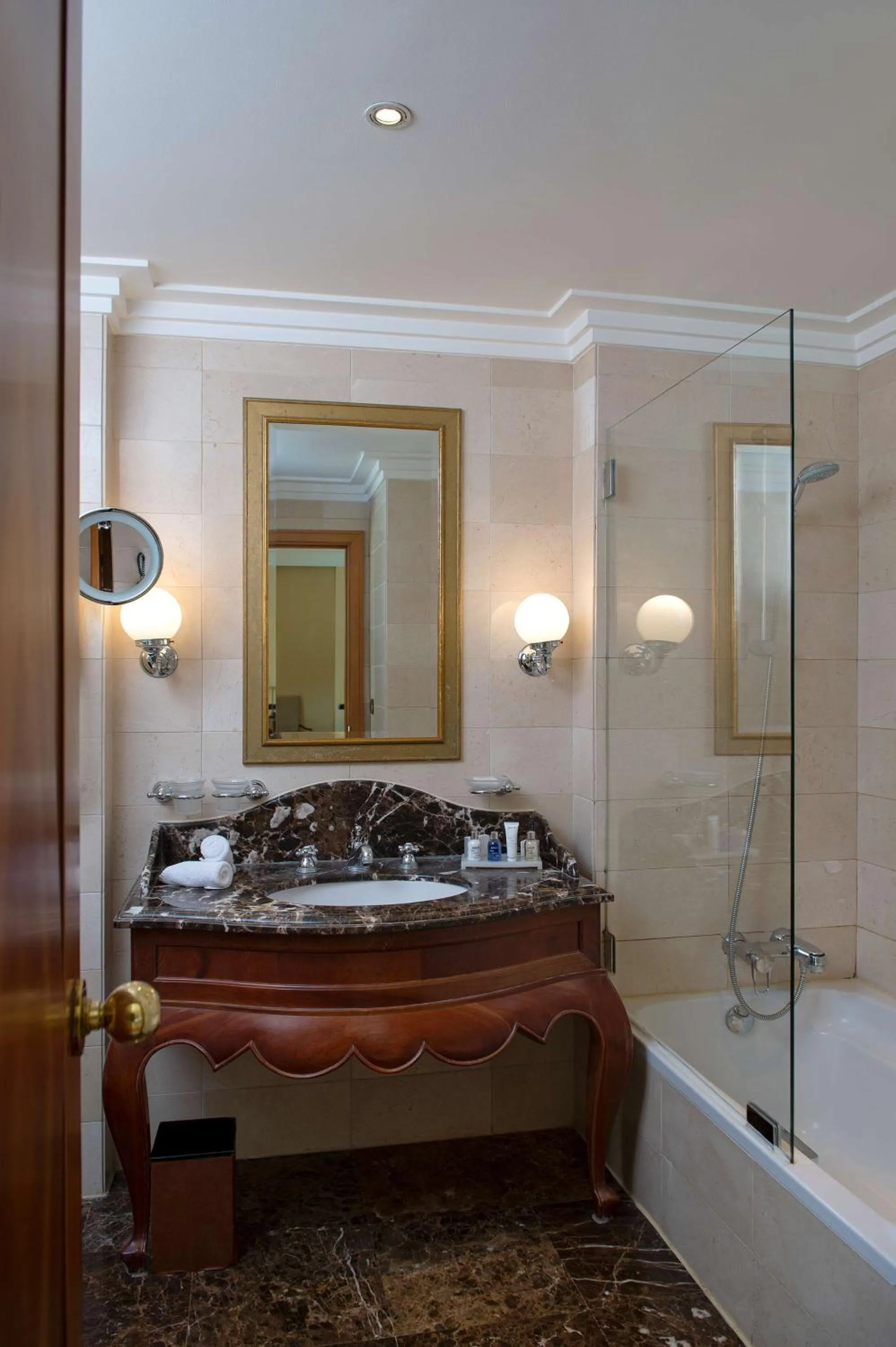 Bathroom, Bed in Radisson Blu Martinez Beirut