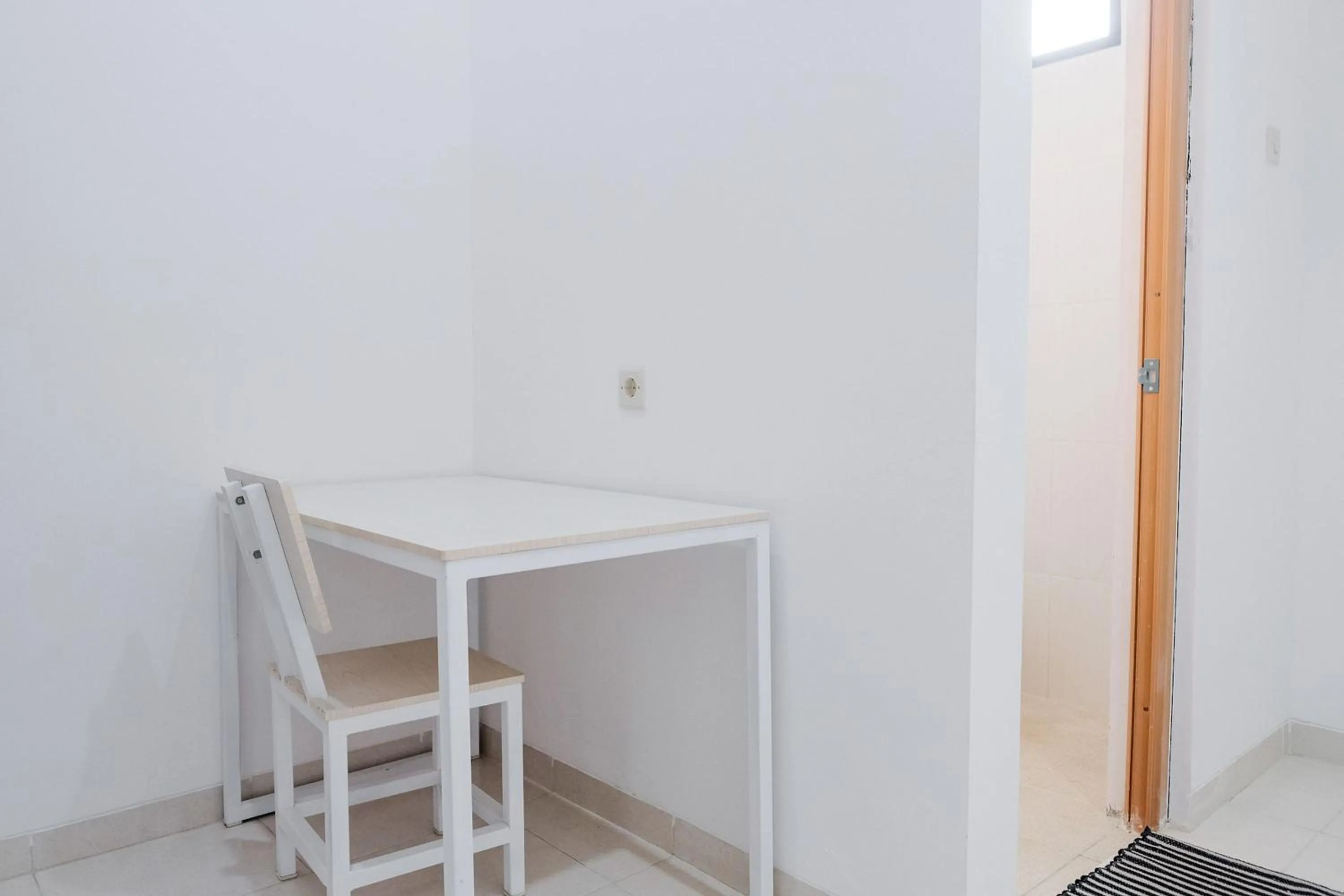 Bedroom in KoolKost near Jalan Veteran Raya (Minimum Stay 6 Nights)