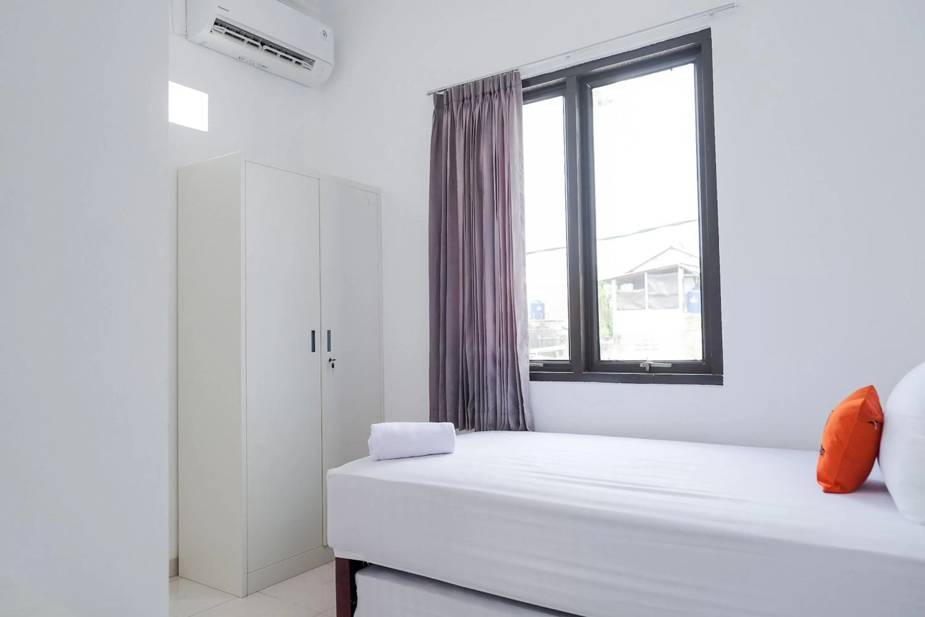 Bedroom in KoolKost near Jalan Veteran Raya (Minimum Stay 6 Nights)