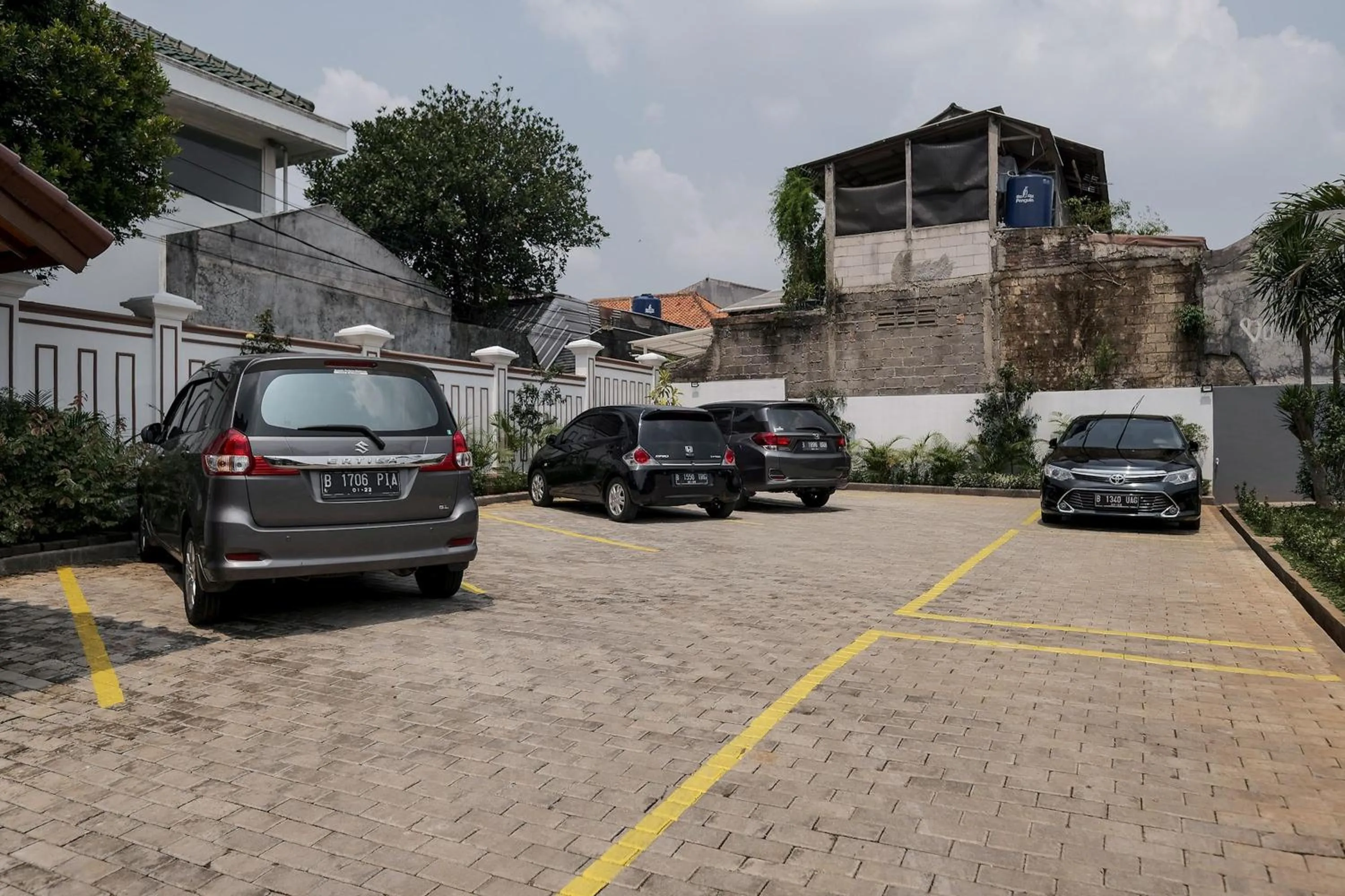 Parking in KoolKost near Jalan Veteran Raya (Minimum Stay 6 Nights)