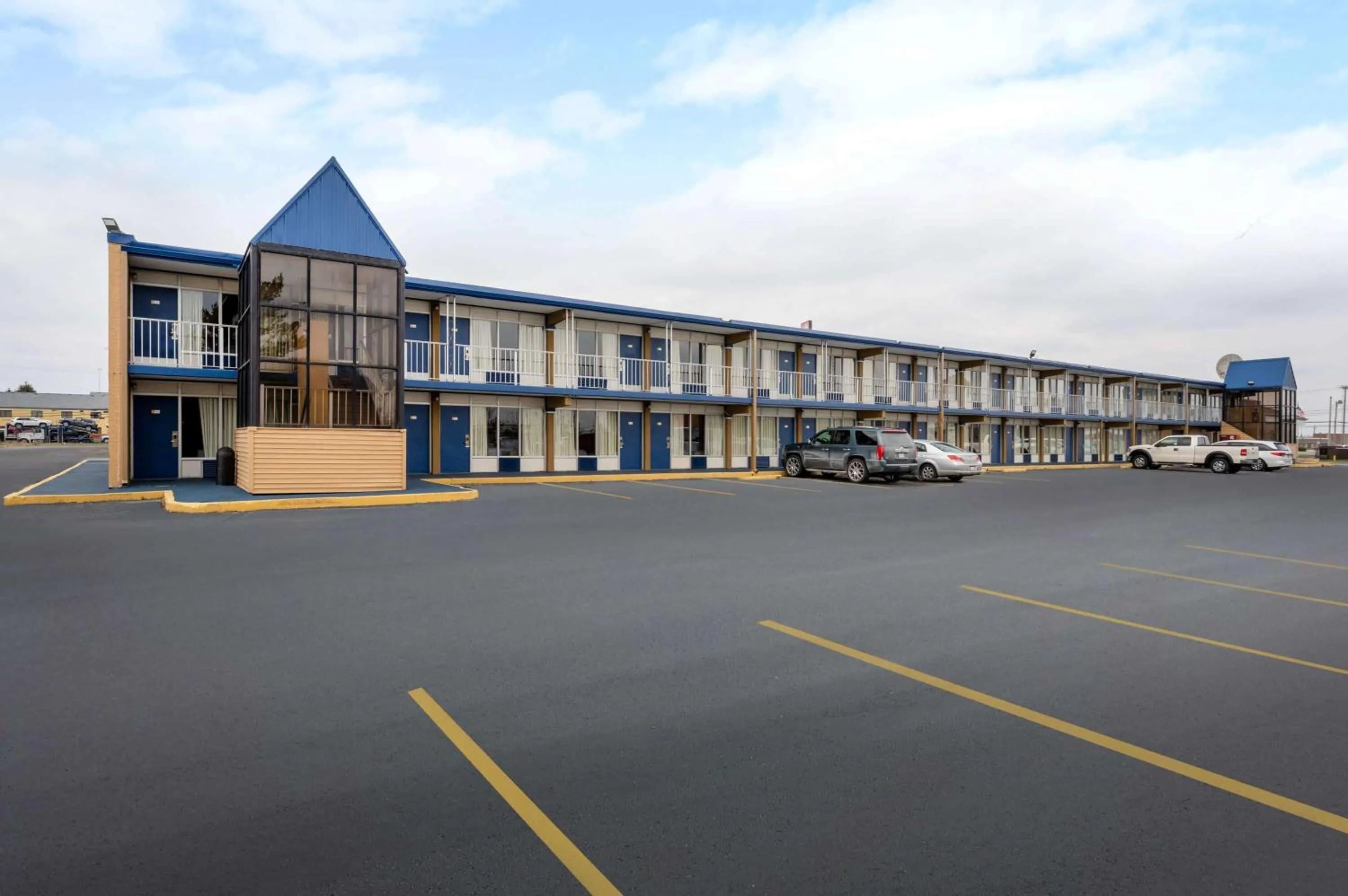 Property building in Days Inn by Wyndham Perrysburg Toledo