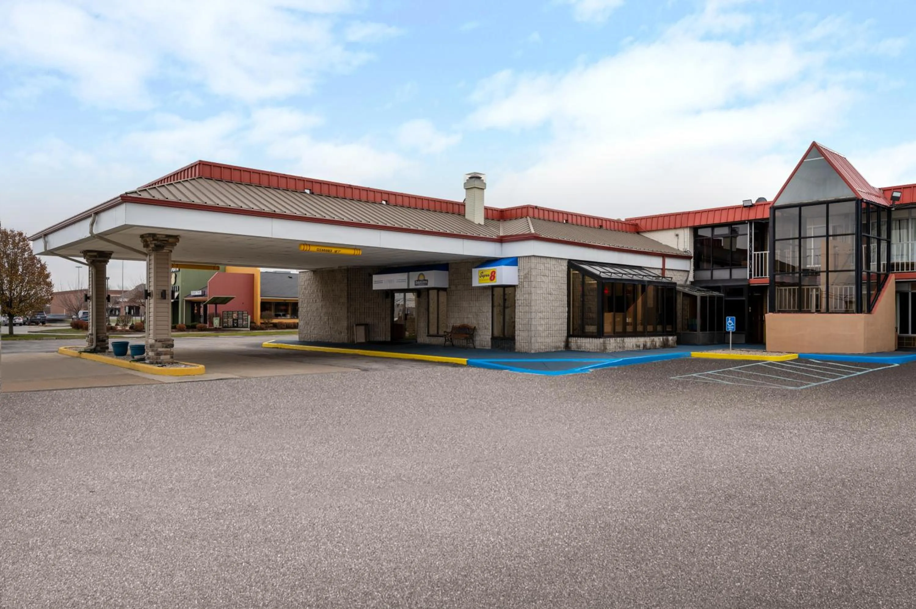 Facade/entrance in Days Inn by Wyndham Perrysburg Toledo