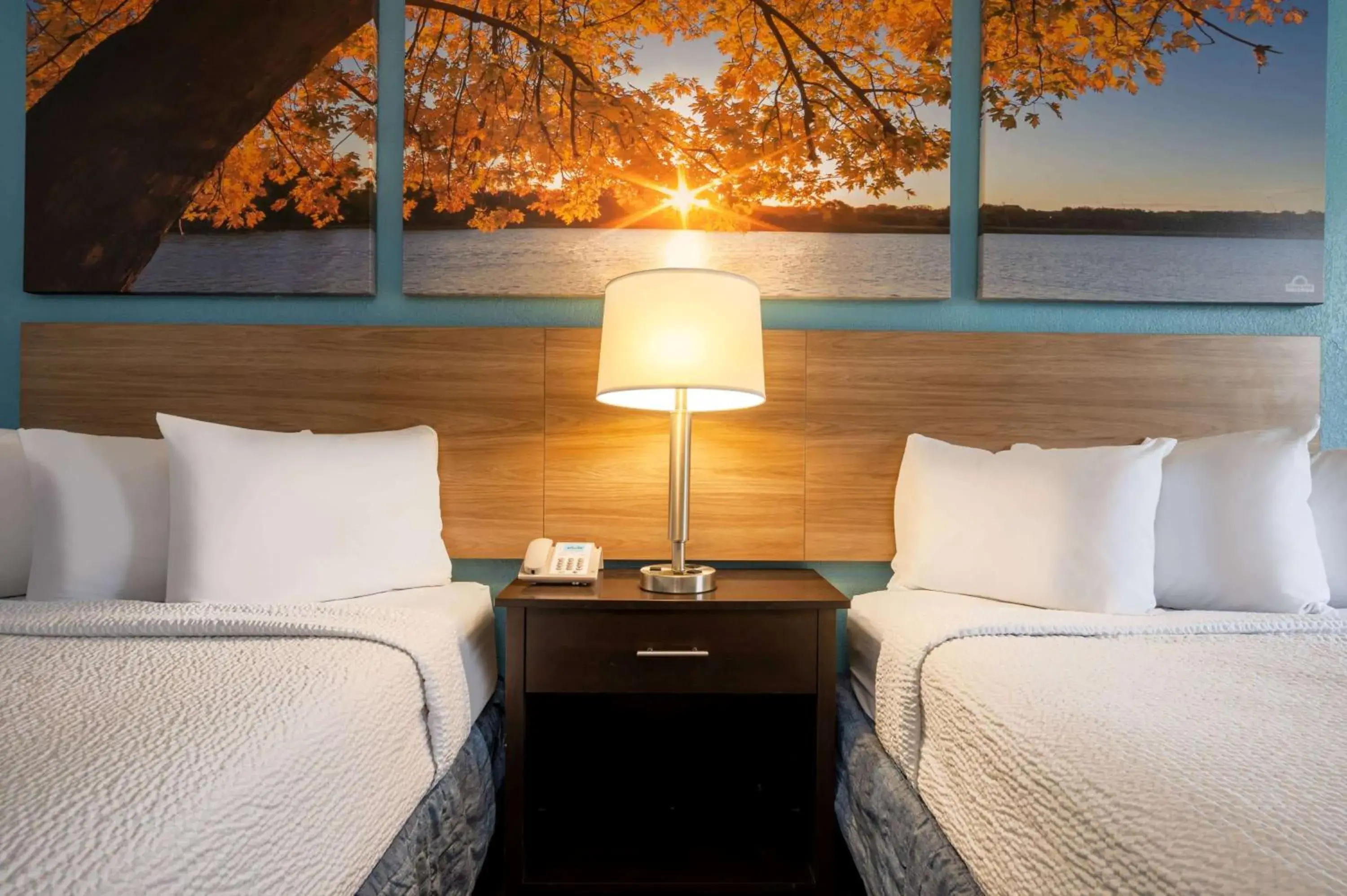 Photo of the whole room, Bed in Days Inn by Wyndham Perrysburg Toledo Photo of the whole room, Bed in Days Inn by Wyndham Perrysburg Toledo