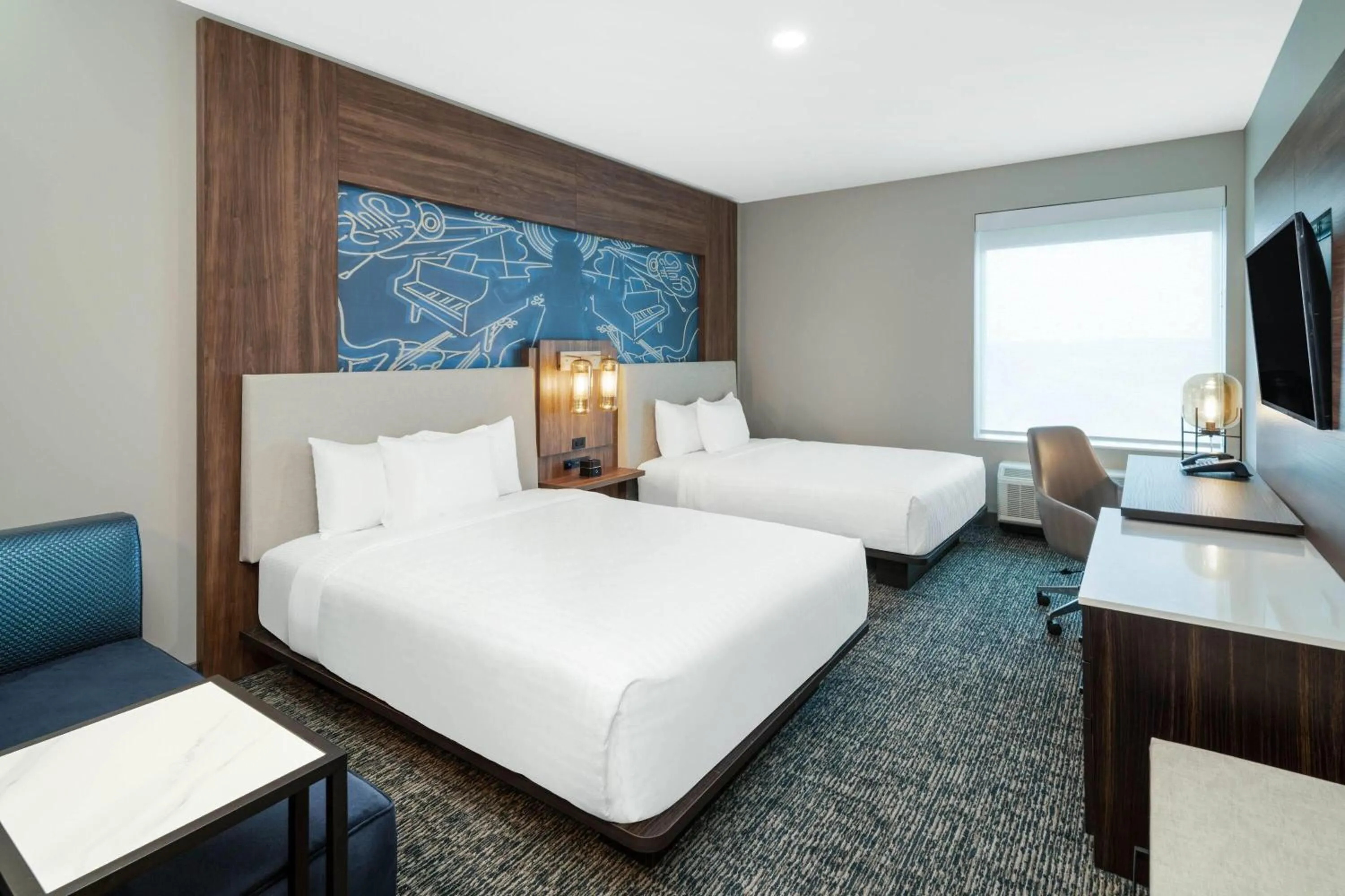 Photo of the whole room, Bed in La Quinta Inn & Suites by Wyndham Nashville Downtown Stadium