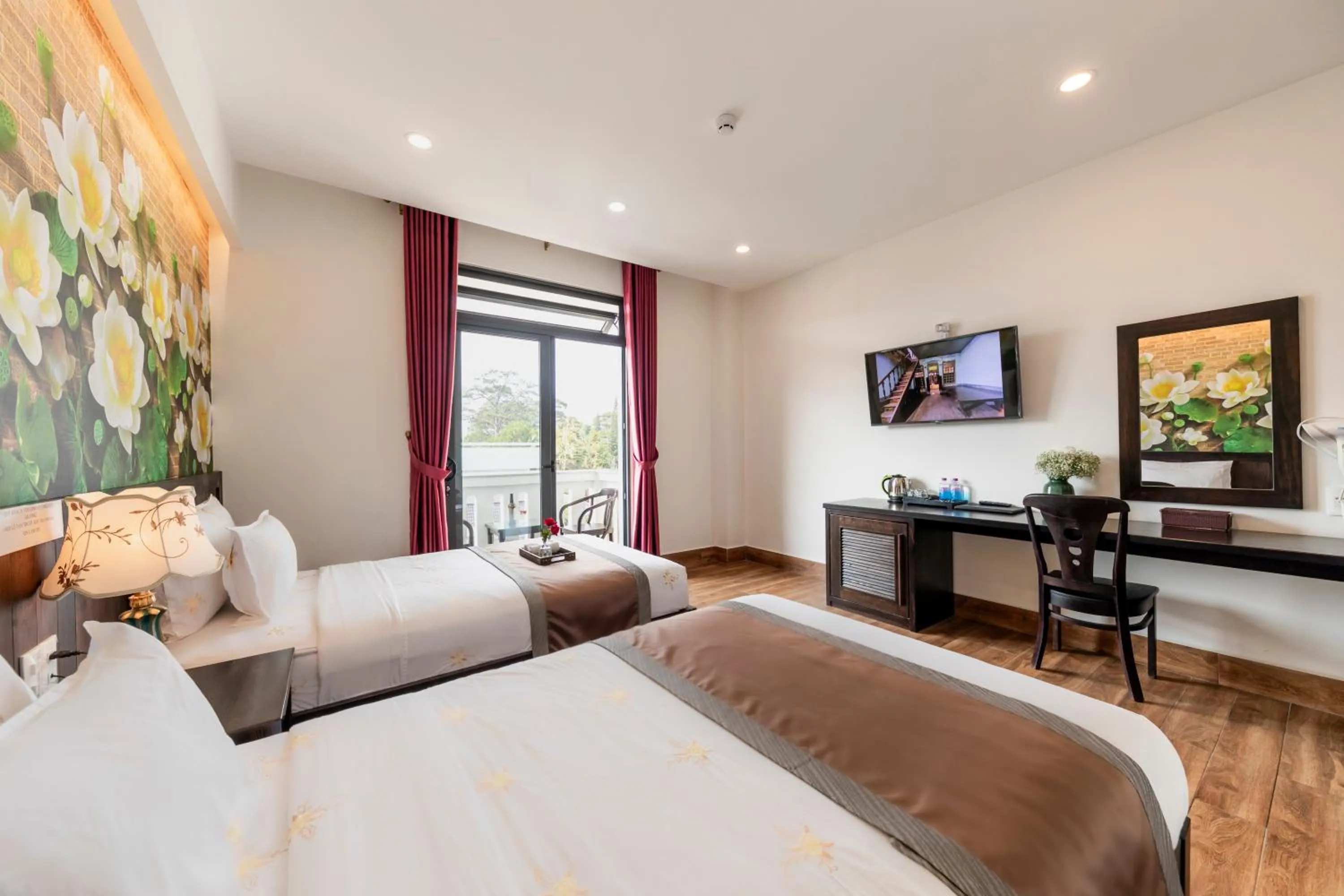 Bed in Thanh Loan 2 Da Lat Hotel