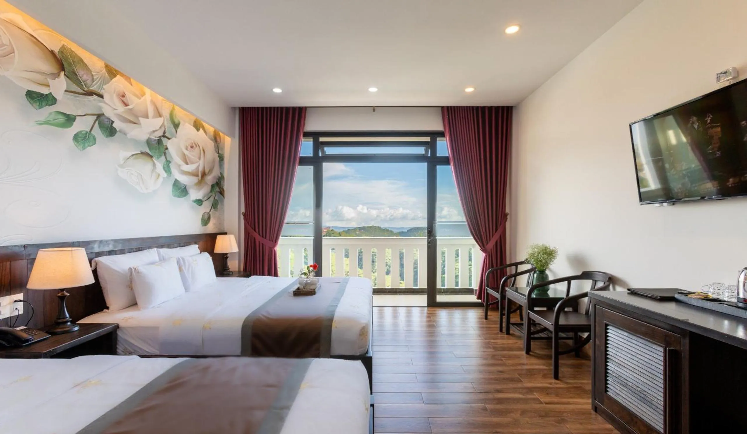 Bed in Thanh Loan 2 Da Lat Hotel