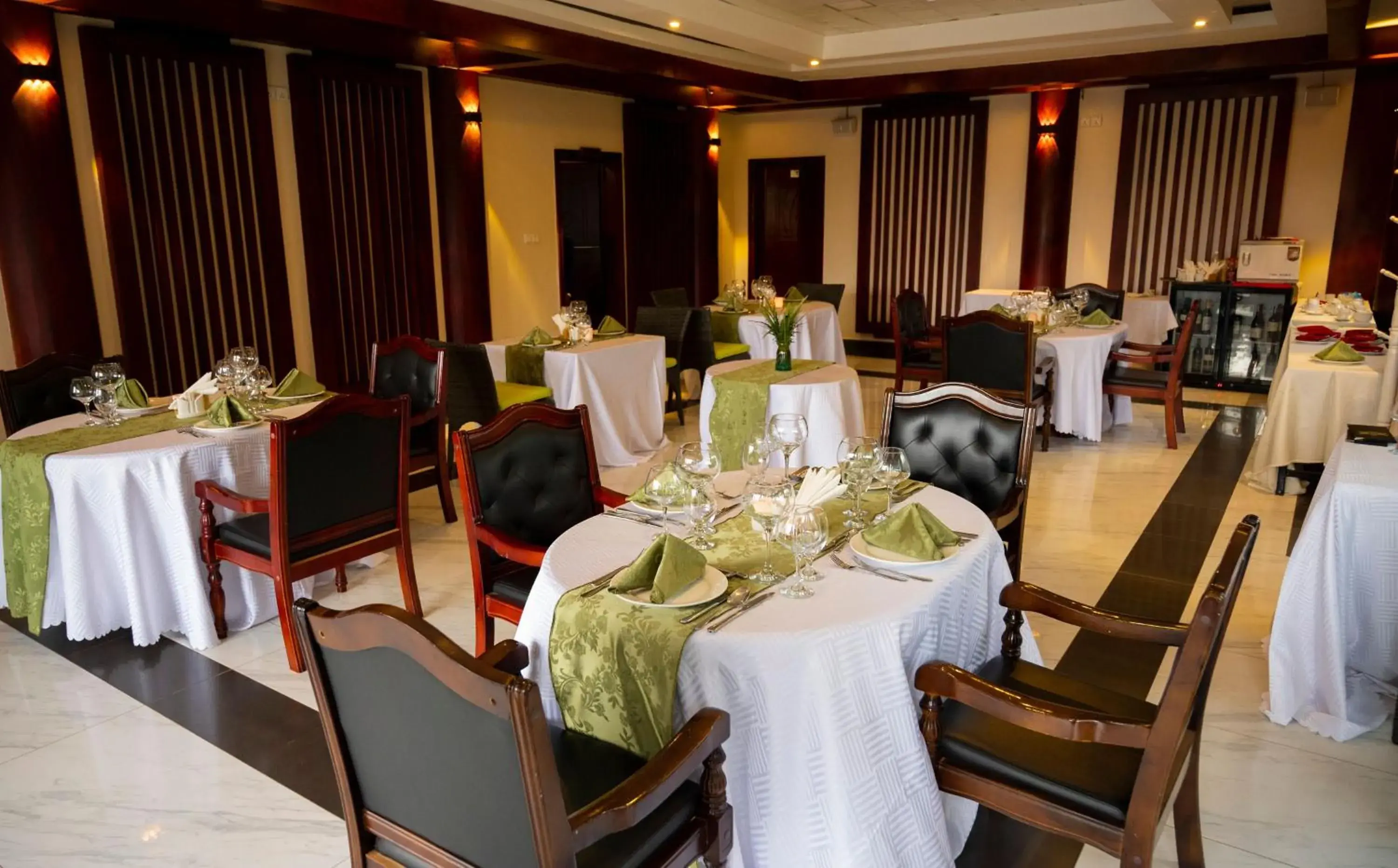 Restaurant/places to eat in Madras Hotel and Apartments Restaurant/places to eat in Madras Hotel and Apartments