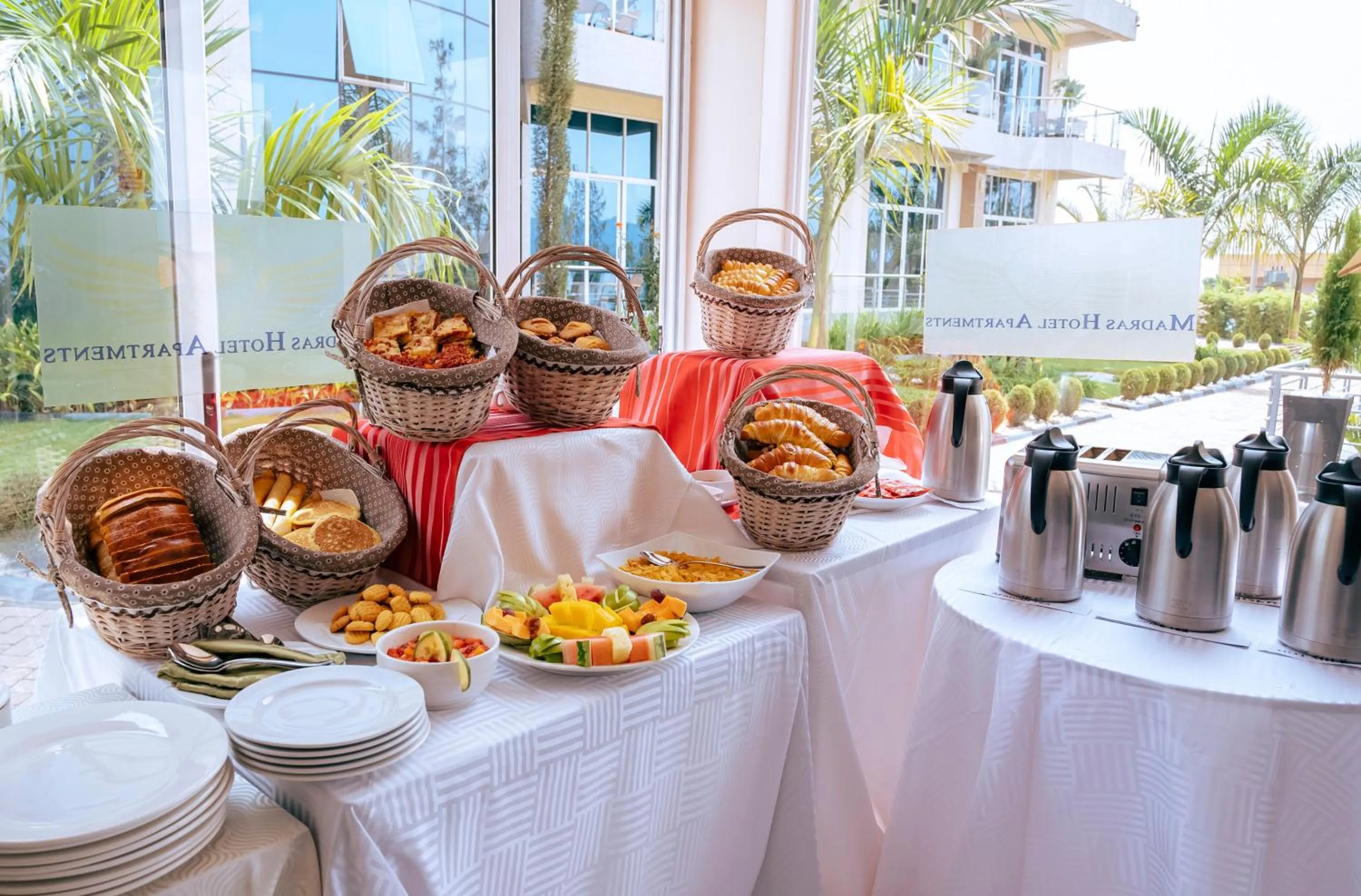 Restaurant/places to eat in Madras Hotel and Apartments