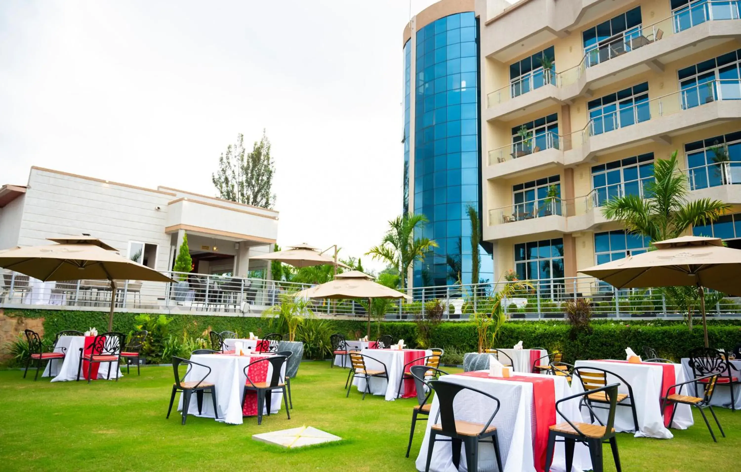 Restaurant/places to eat in Madras Hotel and Apartments Restaurant/places to eat in Madras Hotel and Apartments