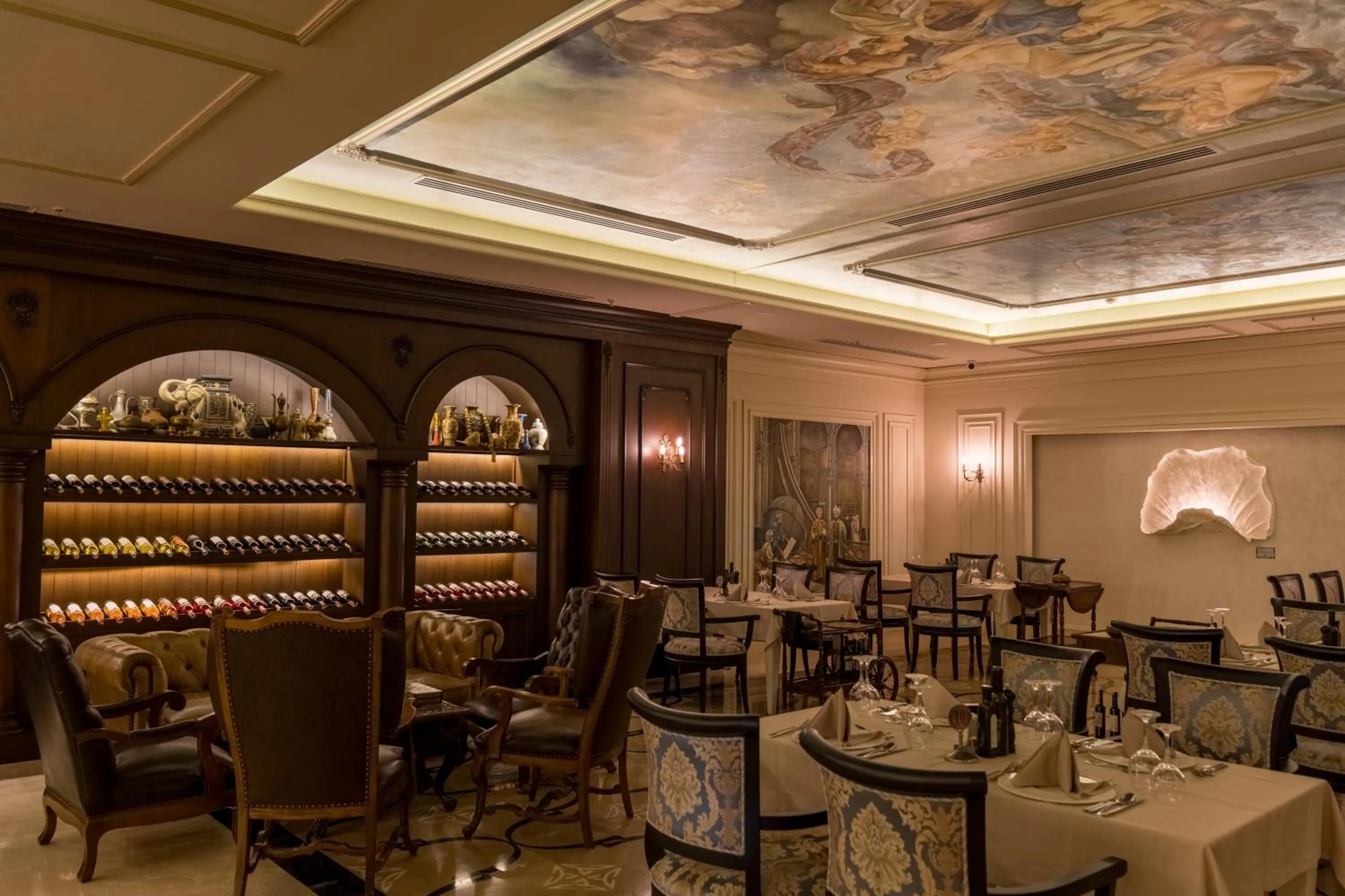 Restaurant/places to eat in Castival Hotel