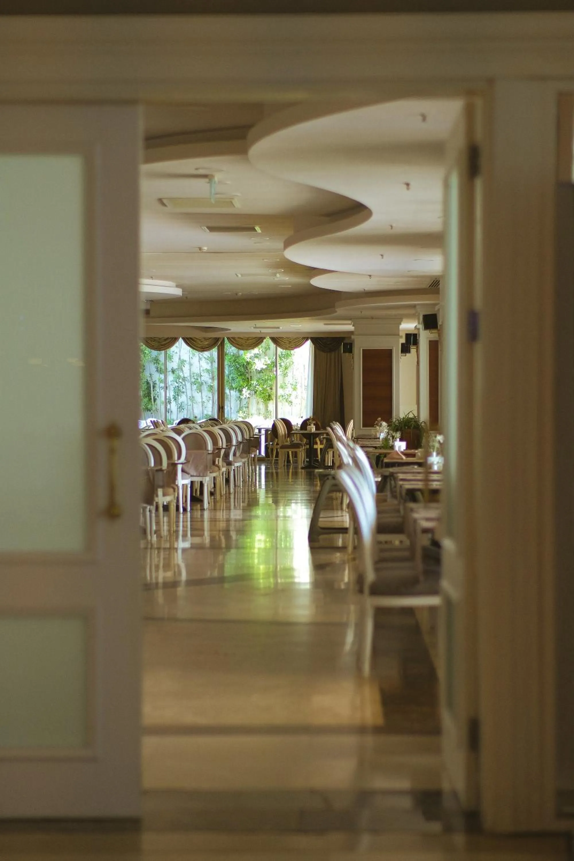 Restaurant/places to eat in Castival Hotel