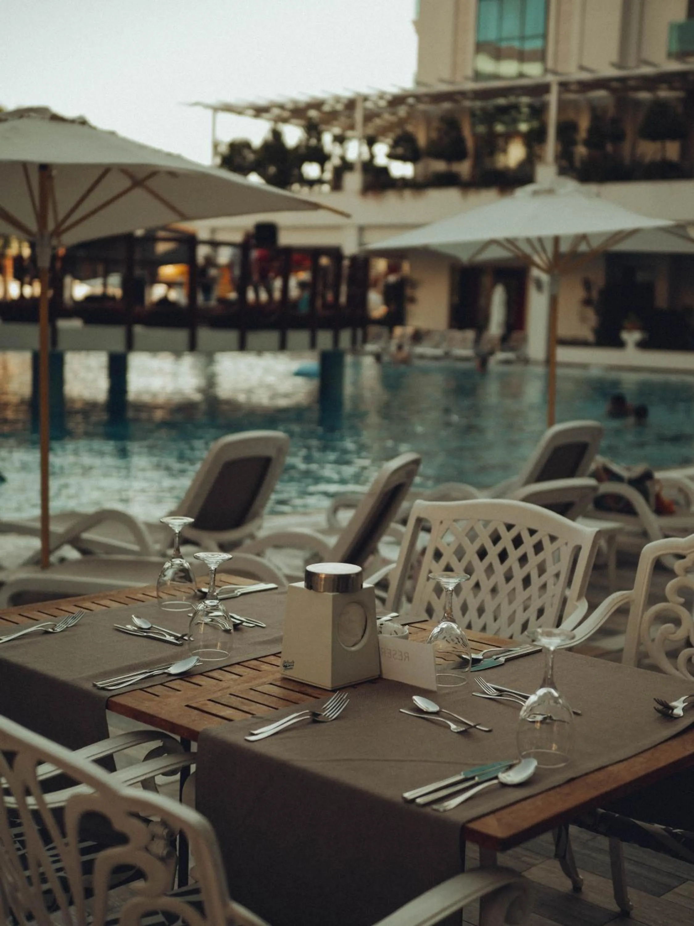 Restaurant/places to eat in Castival Hotel