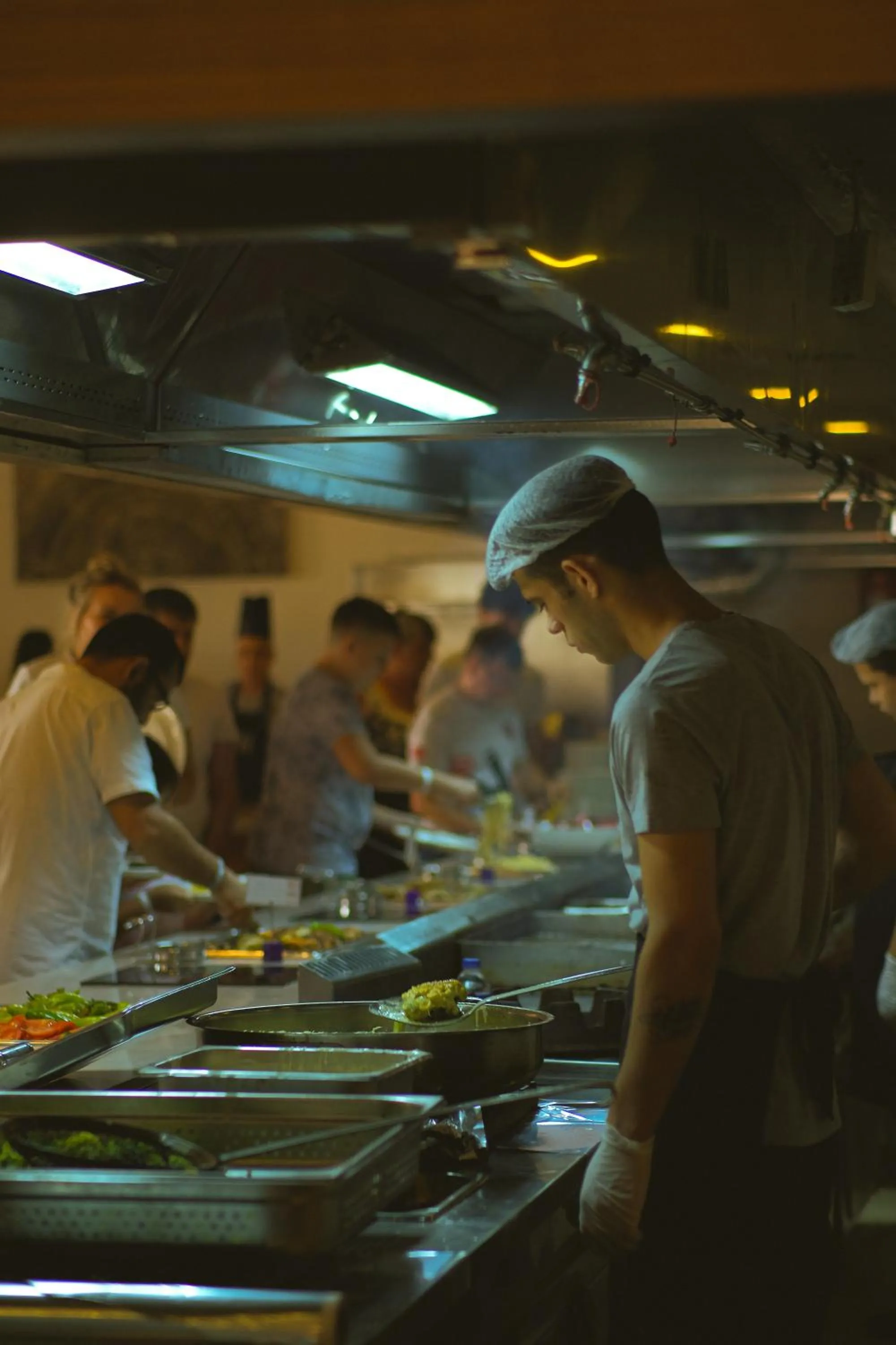 Restaurant/places to eat in Castival Hotel