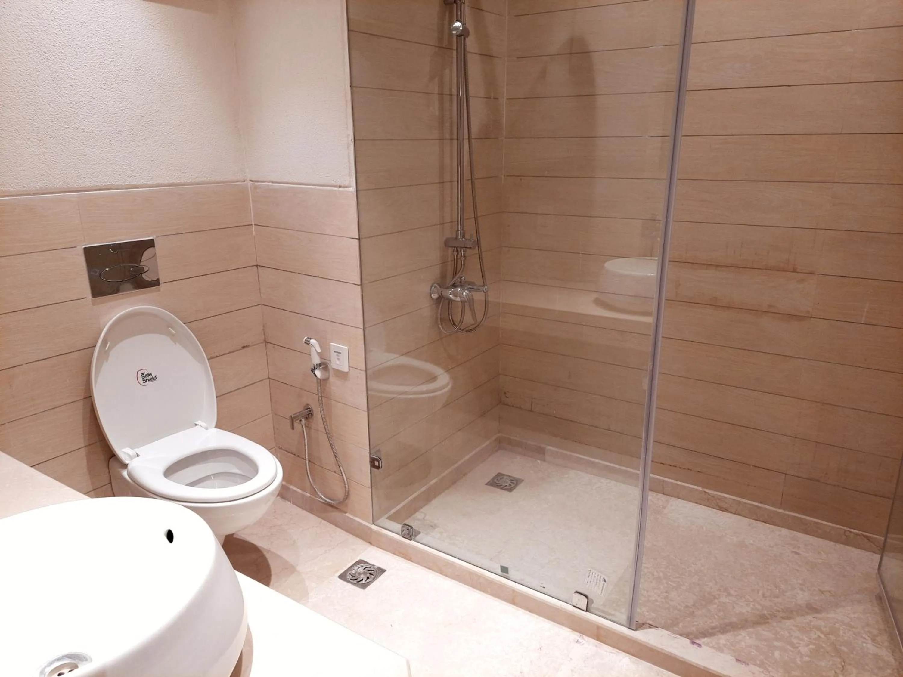 Bathroom in Jay Clarks Exotica